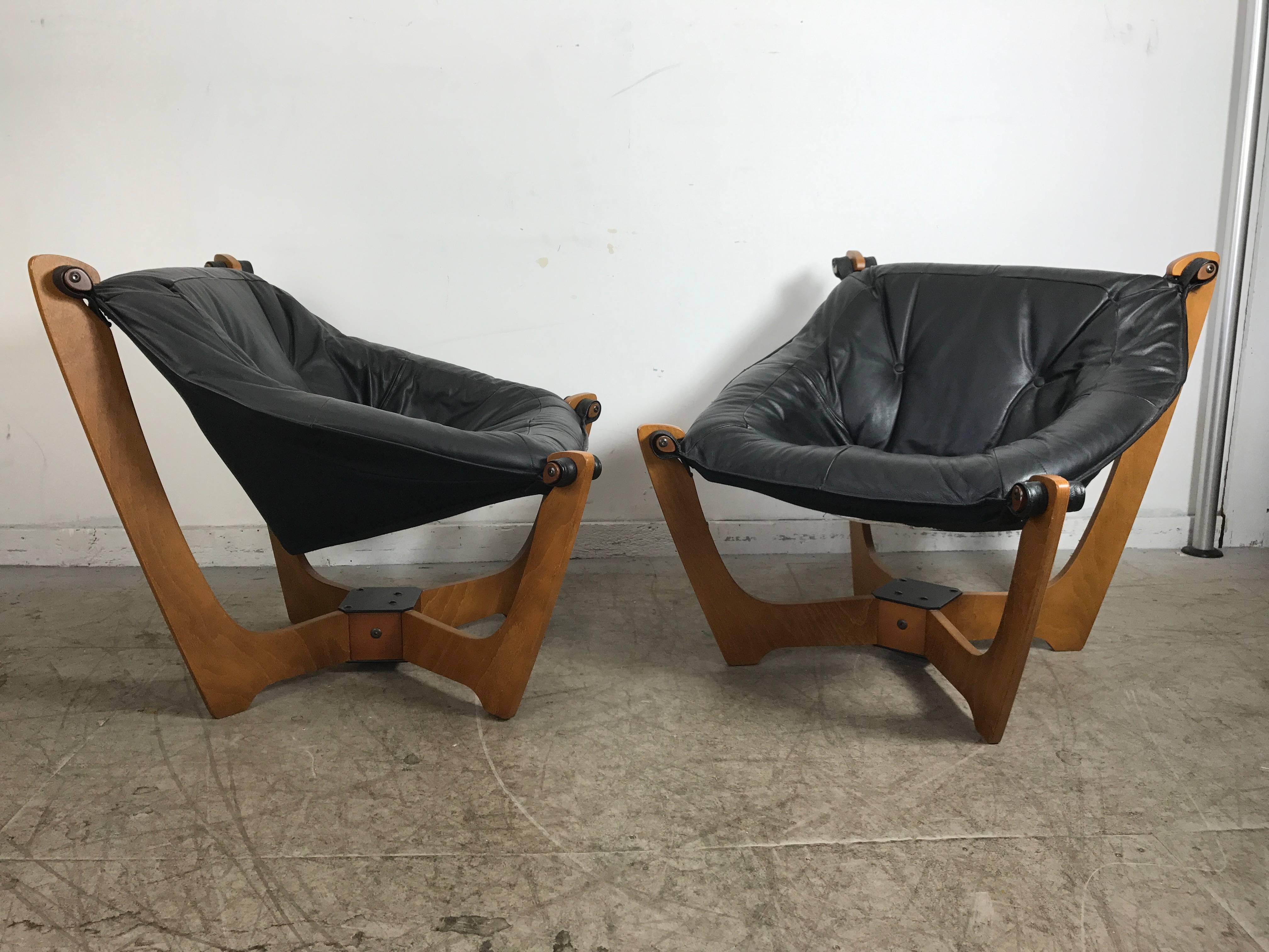 Paar Luna Lounge Stühle von Odd Knutsen:: Hjellegjerde:: Norwegen (Norwegisch)