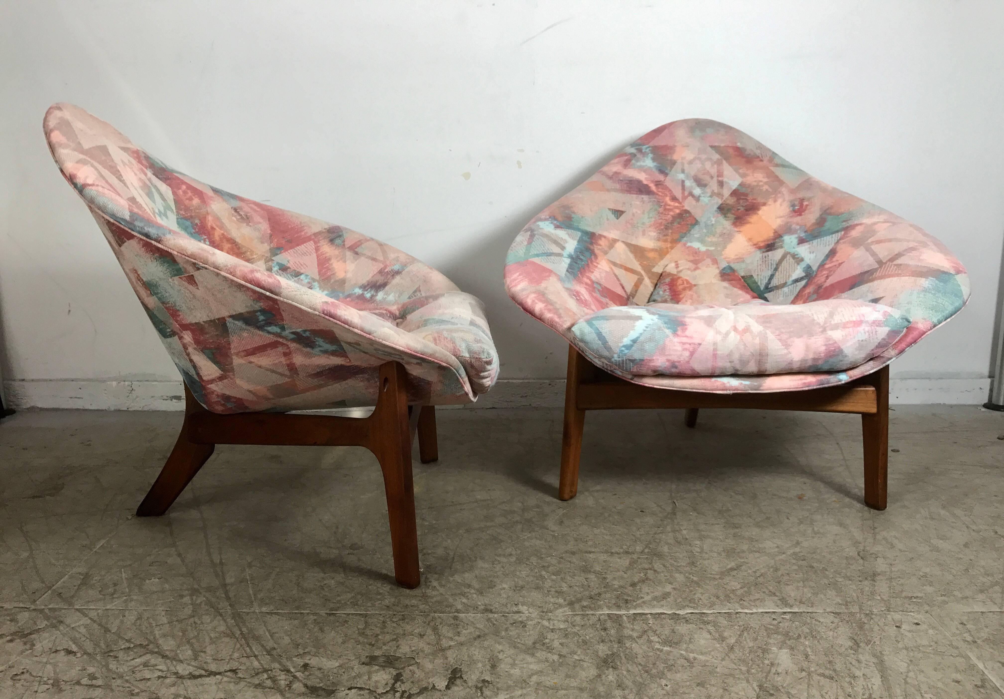 American Pair of Mid-Century Modern Sculptural Walnut Lounge Chairs by Adrian Pearsall For Sale