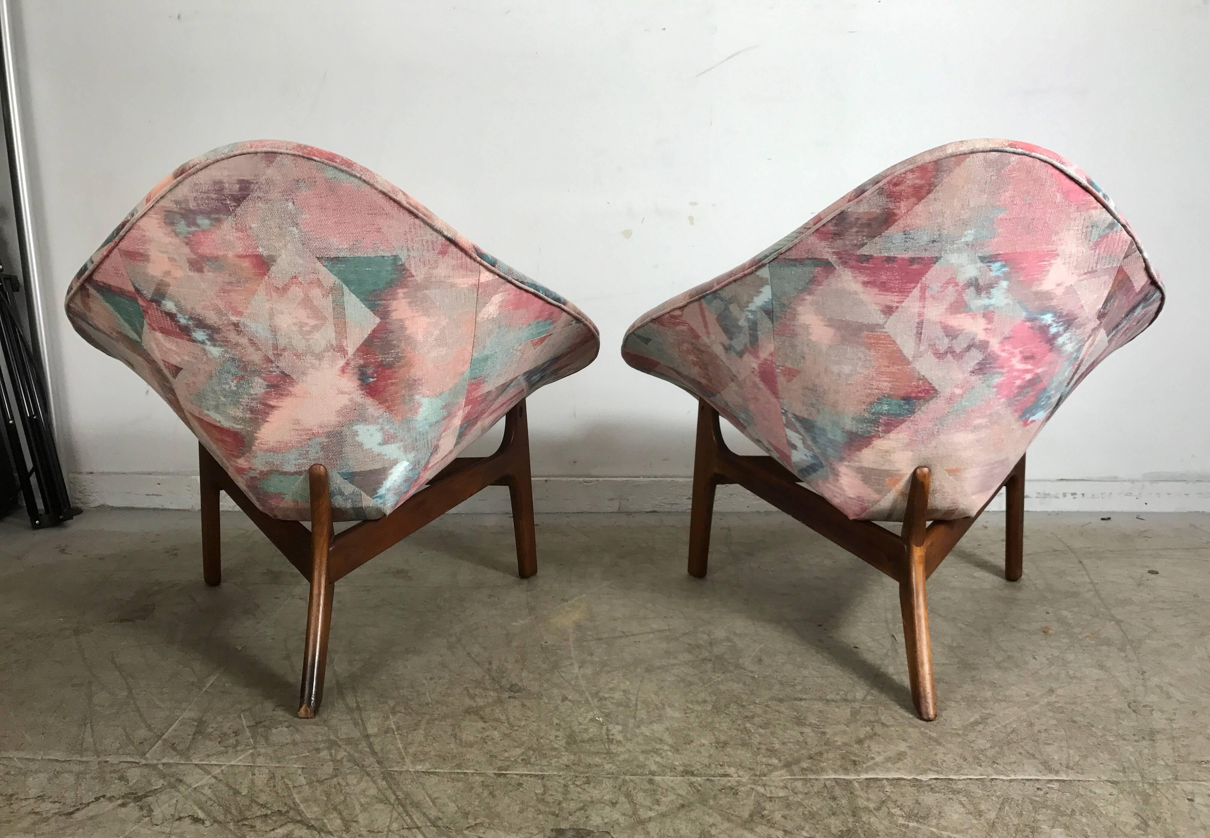 20th Century Pair of Mid-Century Modern Sculptural Walnut Lounge Chairs by Adrian Pearsall For Sale