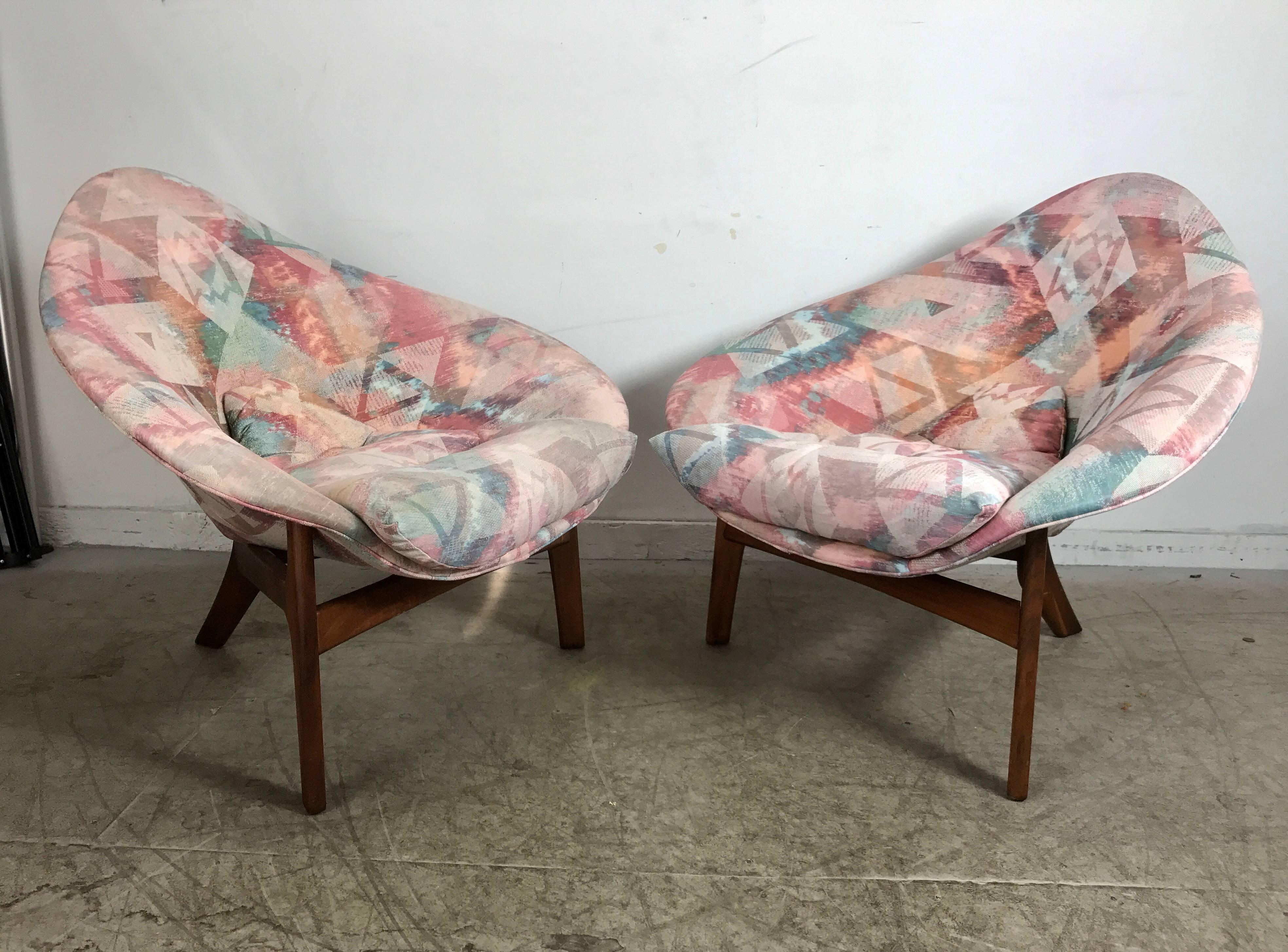 Pair of Mid-Century Modern Sculptural Walnut Lounge Chairs by Adrian Pearsall For Sale 2