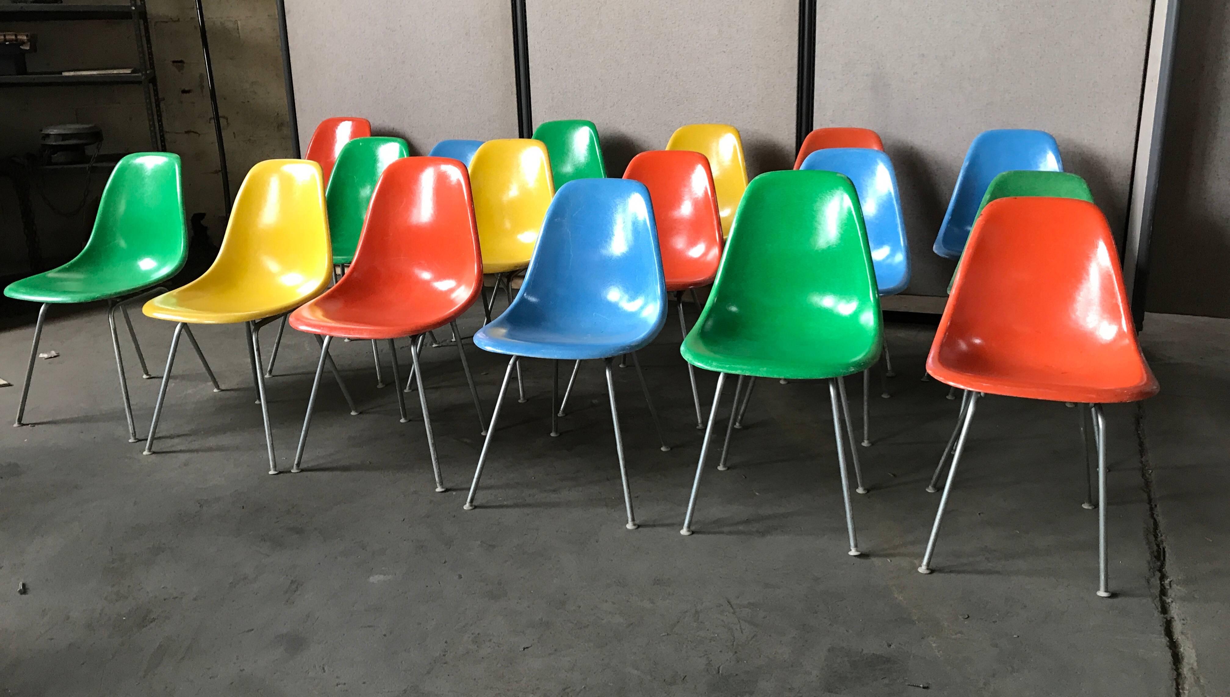 20th Century Set of 18 Charles and Ray Eames Fiberglass Scoop Shell Chairs DSX Herman Miller