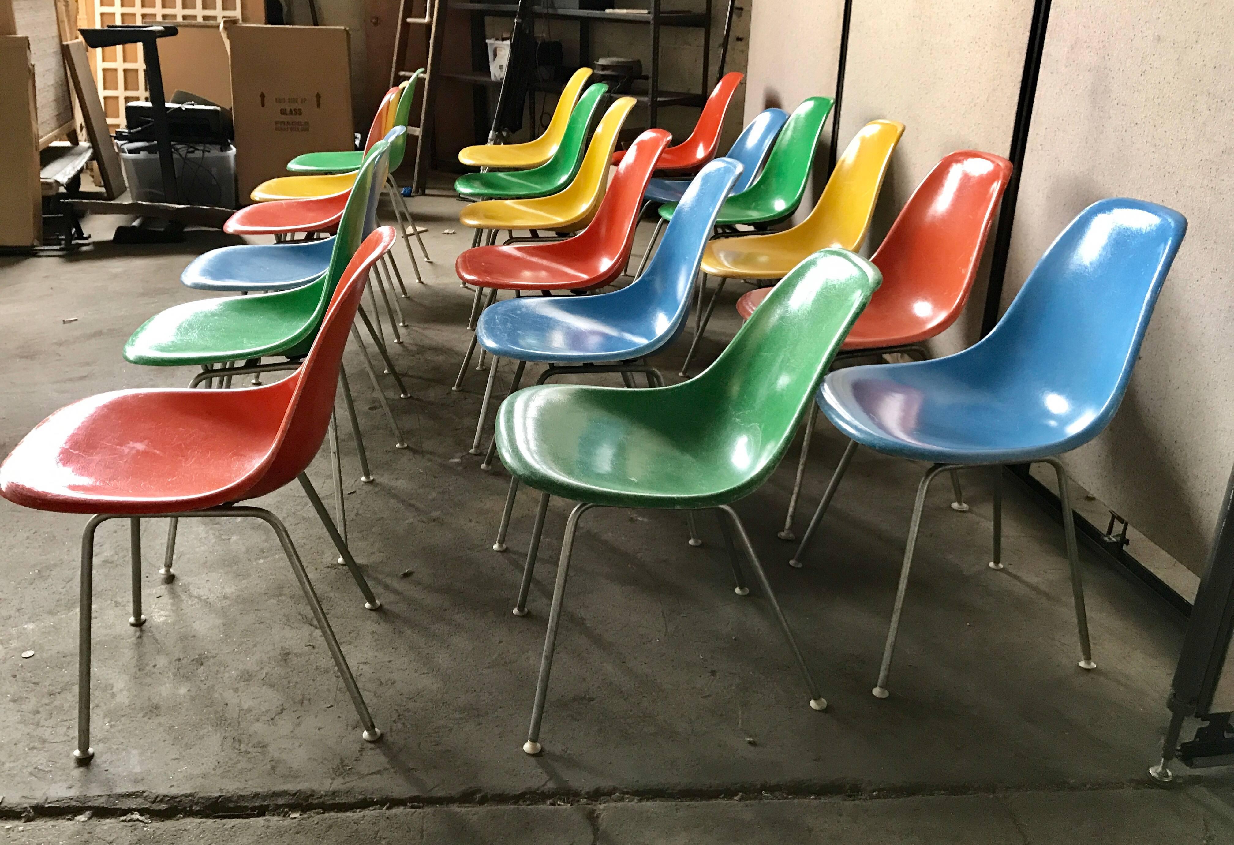 Set of 18 Charles and Ray Eames Fiberglass Scoop Shell Chairs DSX Herman Miller 1