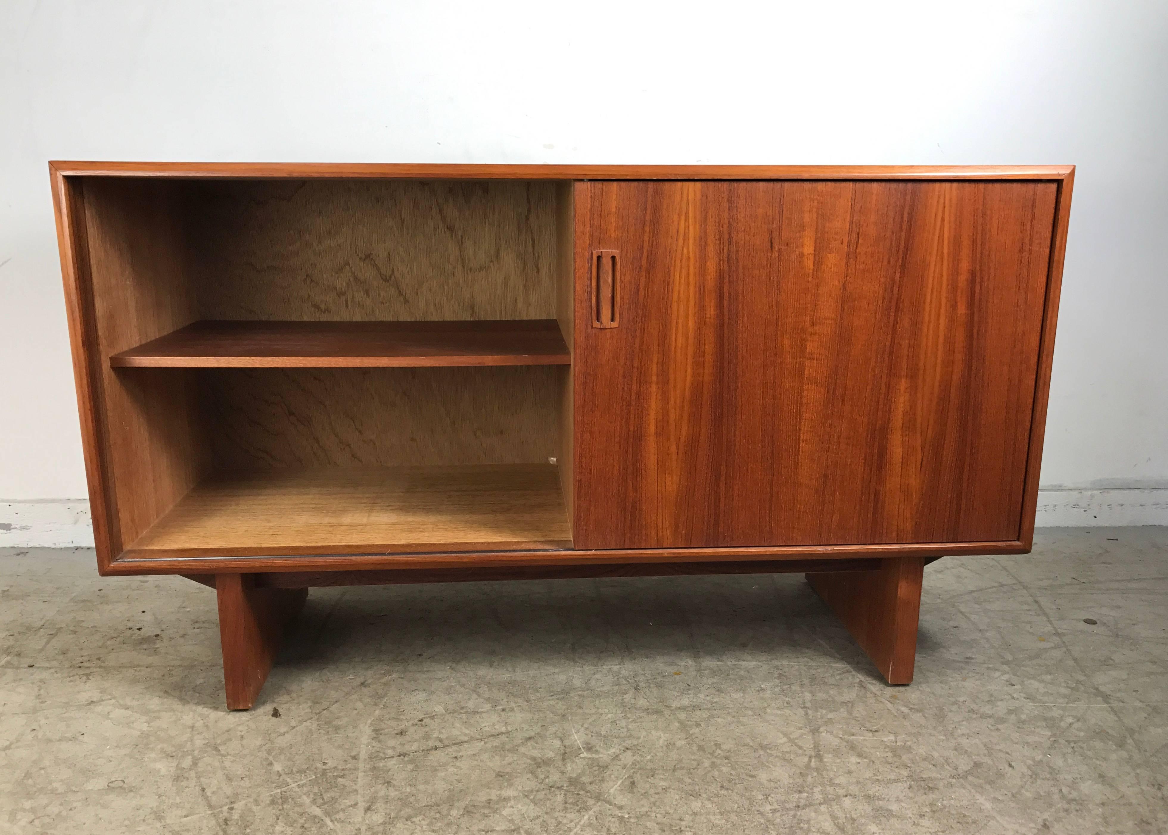 Classic Danish Modernist Teak Credenza, Server in the Manner of Arne Vodder In Good Condition In Buffalo, NY