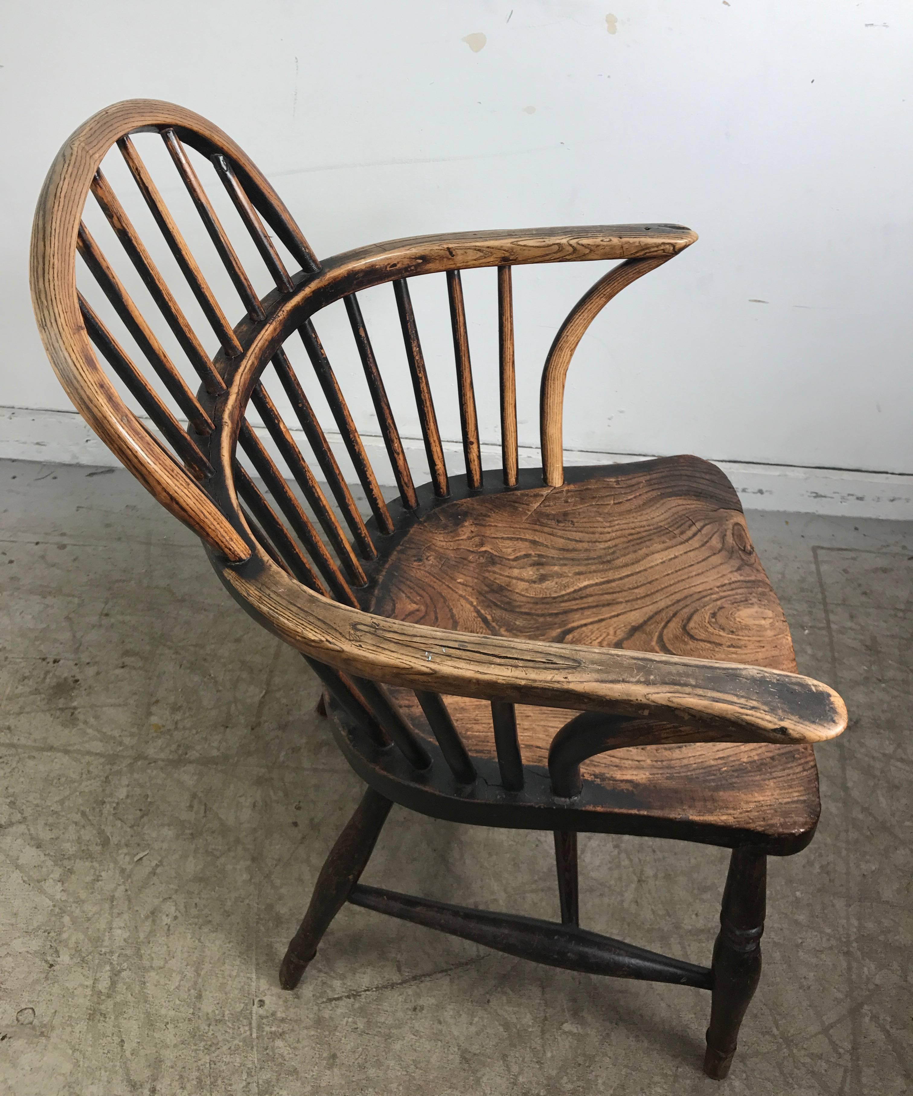 19th Century Classic English Elm Antique Windsor Chair