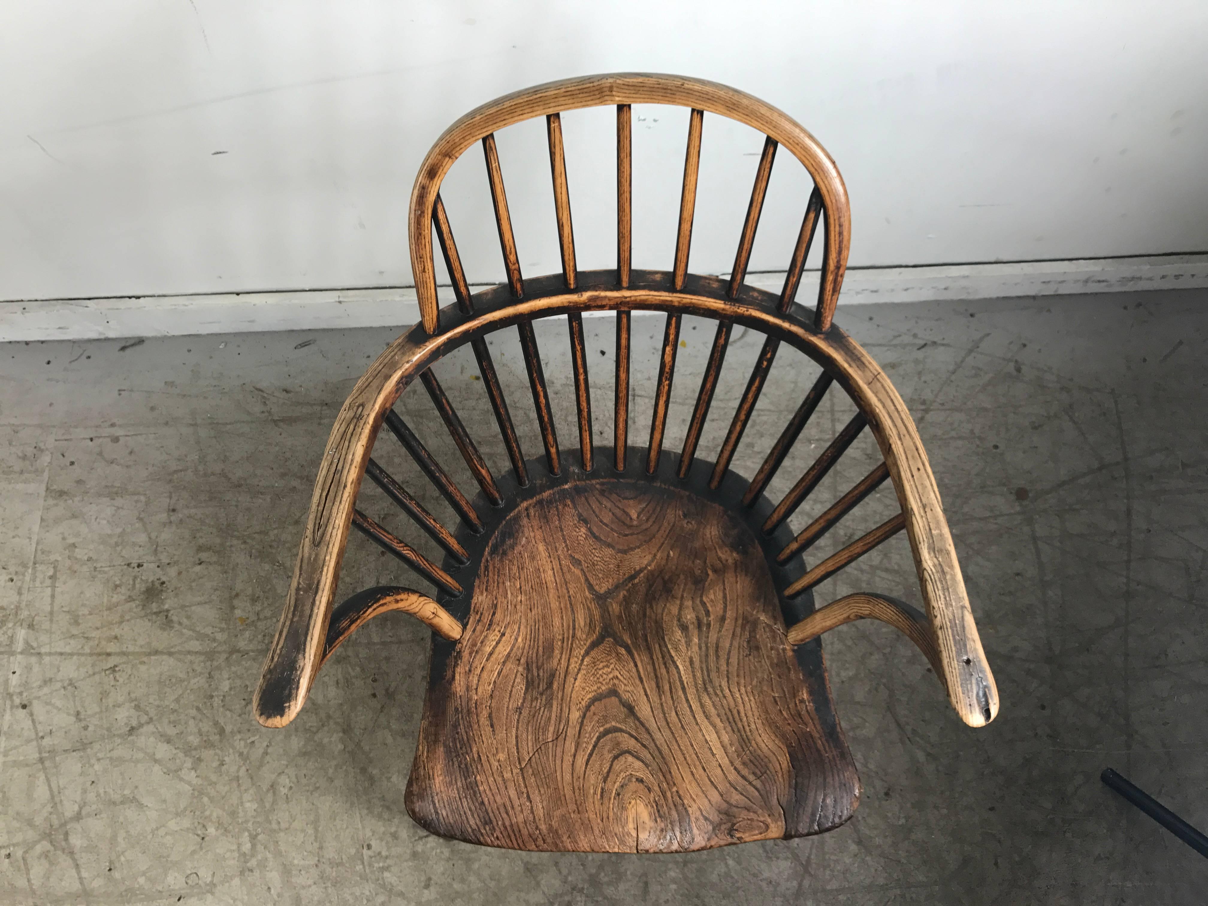 Classic English Elm Antique Windsor Chair In Distressed Condition In Buffalo, NY