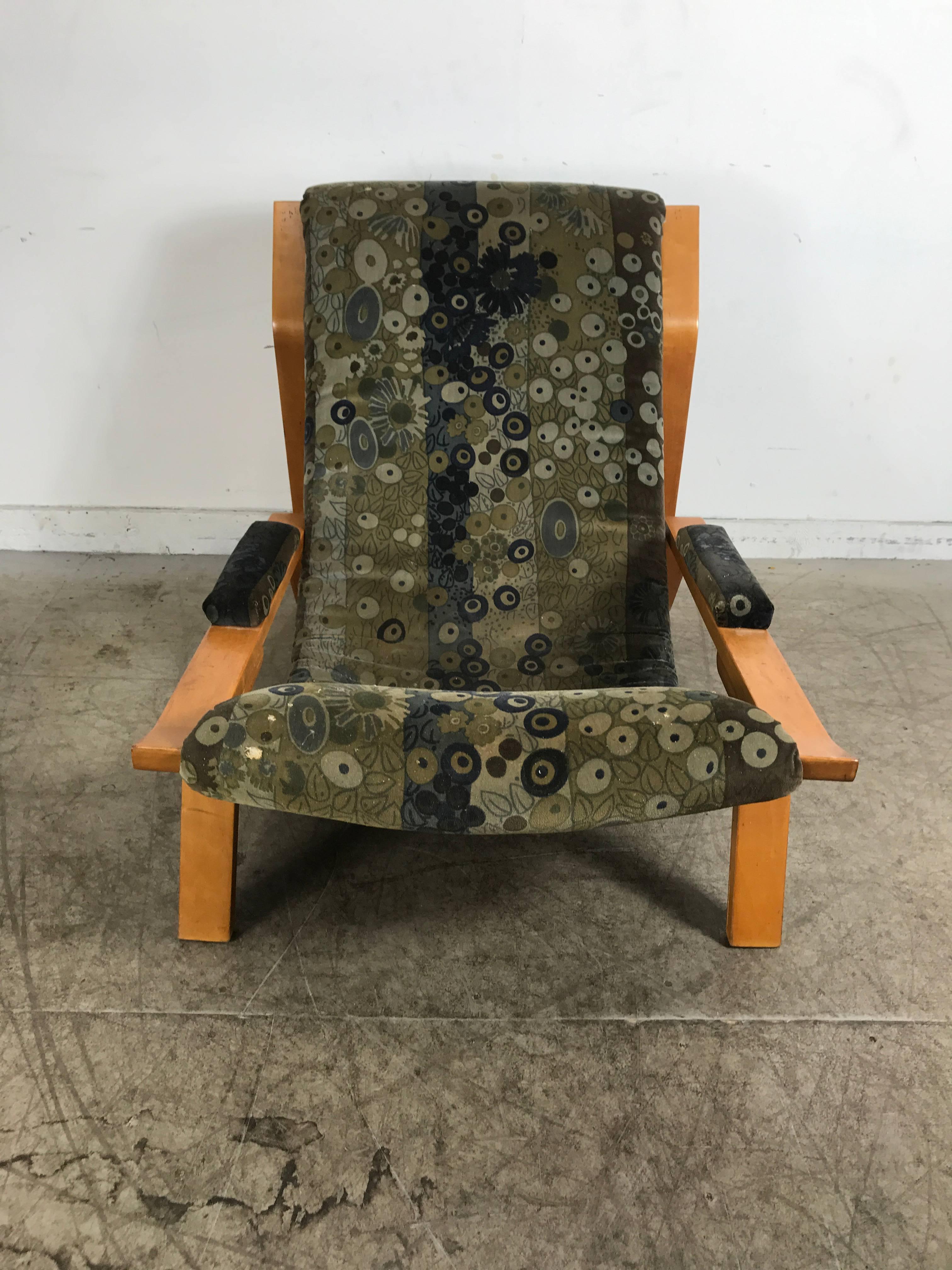 Rare Harvey Probber bentwood sling chair, circa 1948. Jack Lenor Larsen Fabric, Probber's bentwood sling lounge was awarded Best Design Museum of Modern Art 1948 stunning!