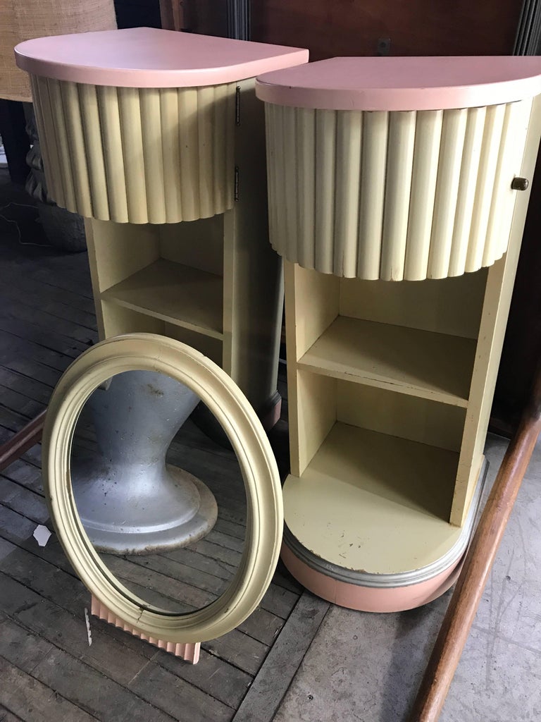 Classic American Art Deco Dresser Mirror, Kittinger Furniture For Sale