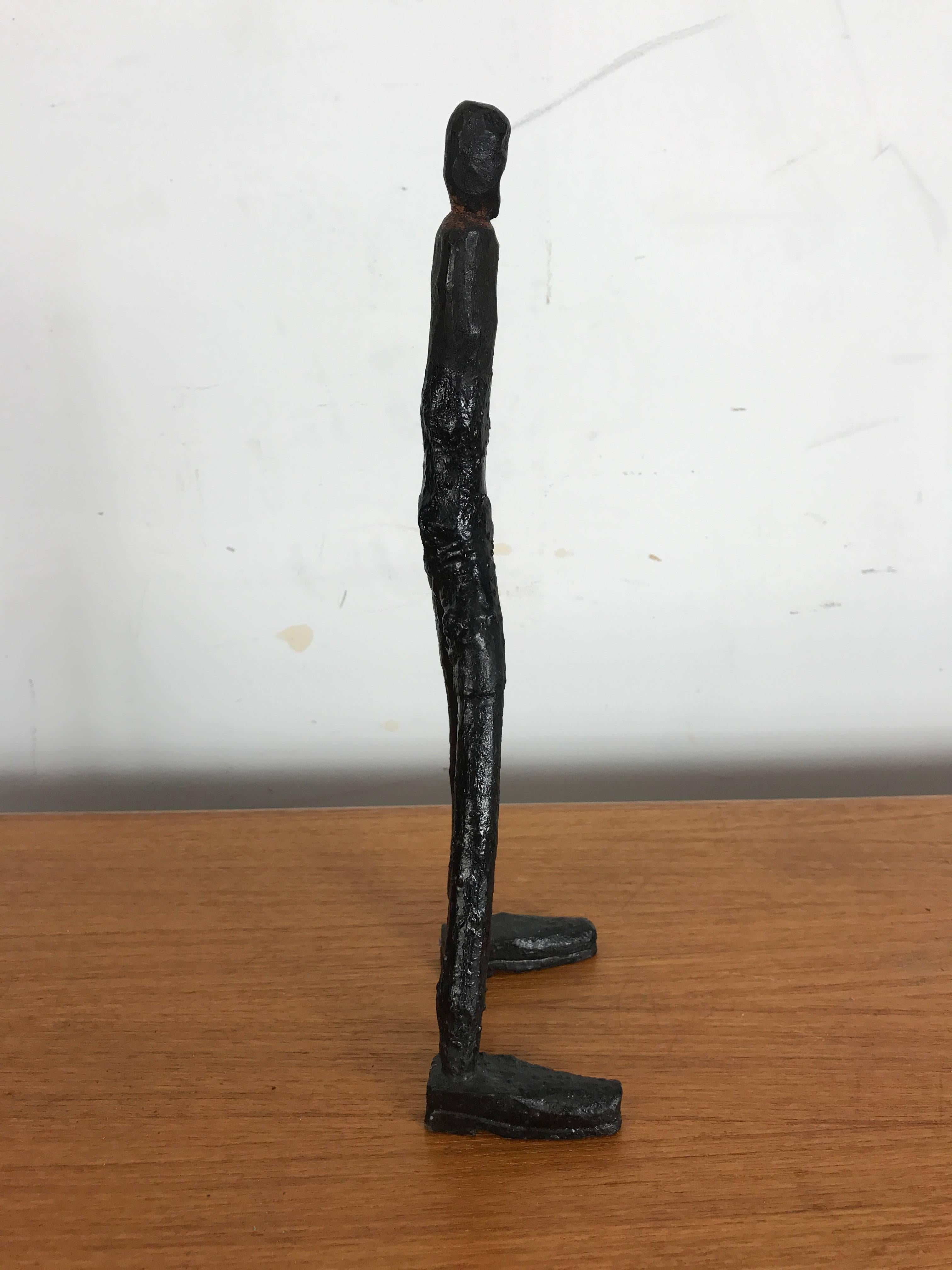 Volkskunst „Standing Man“ – geschnitzte Baumzweig-Skulptur nach Giocometti im Zustand „Gut“ im Angebot in Buffalo, NY