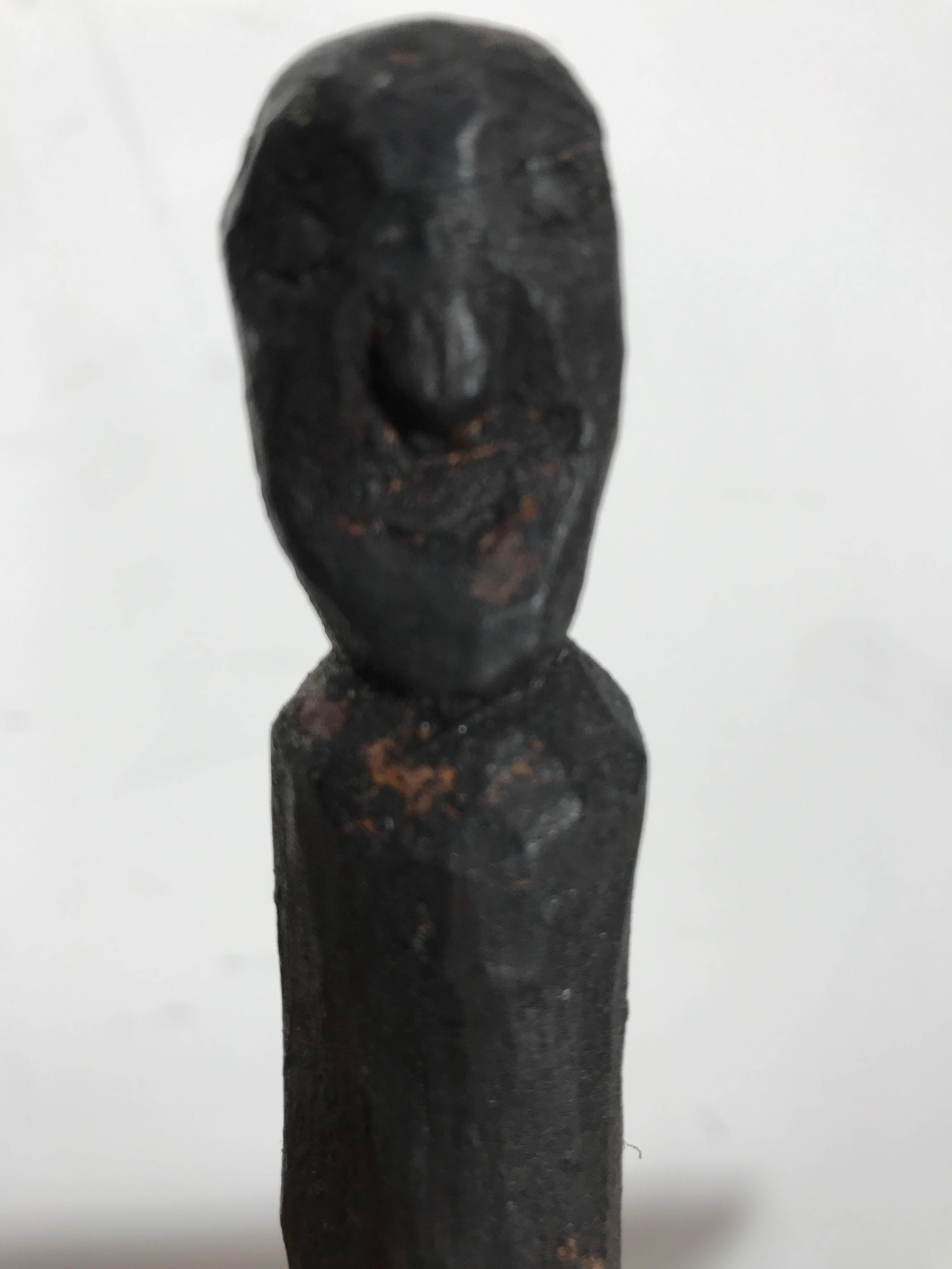 Volkskunst „Standing Man“ – geschnitzte Baumzweig-Skulptur nach Giocometti (Unbekannt) im Angebot