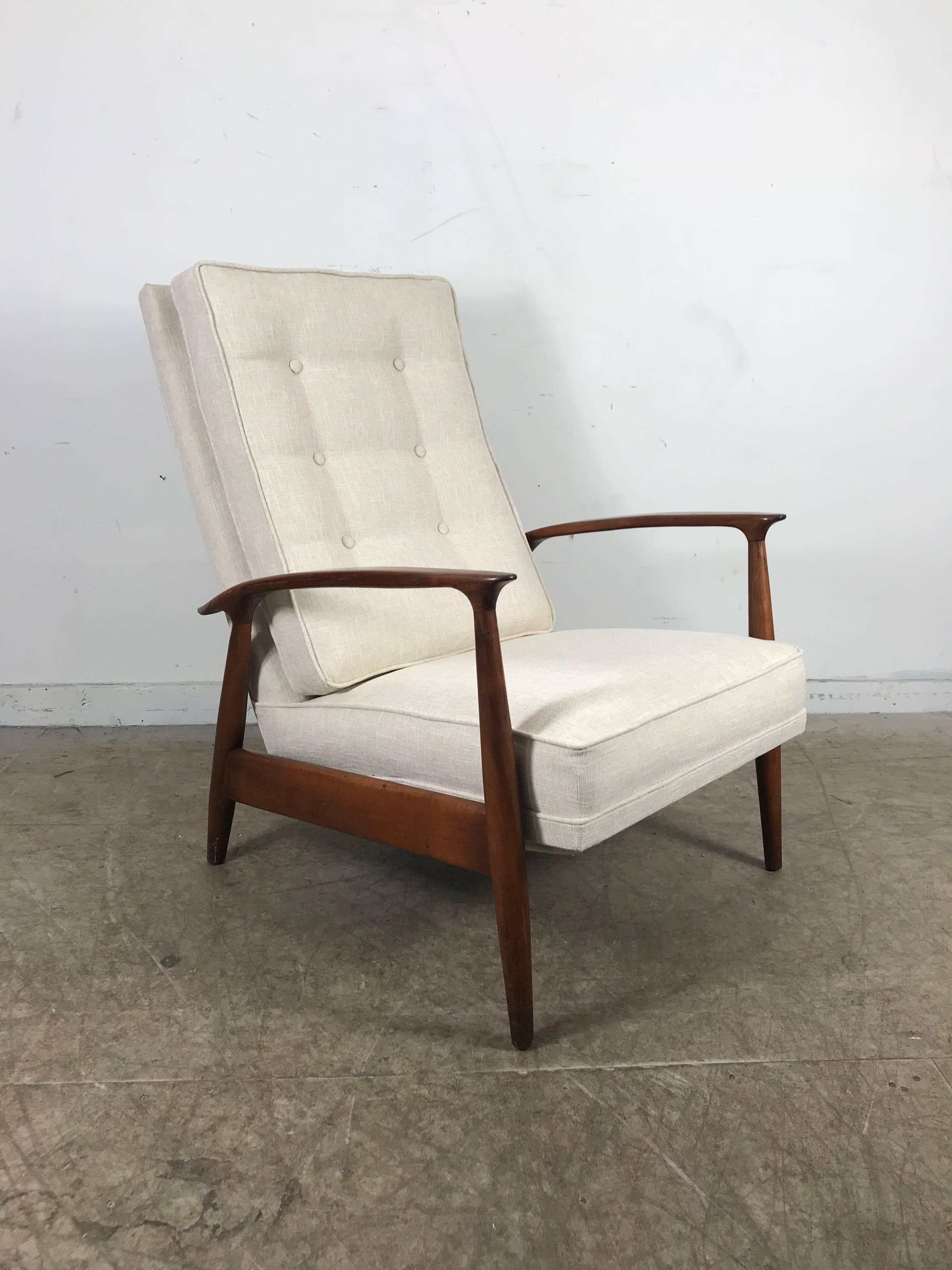 Classic Modernist Reclining Lounge Chair by Milo Baughman 2