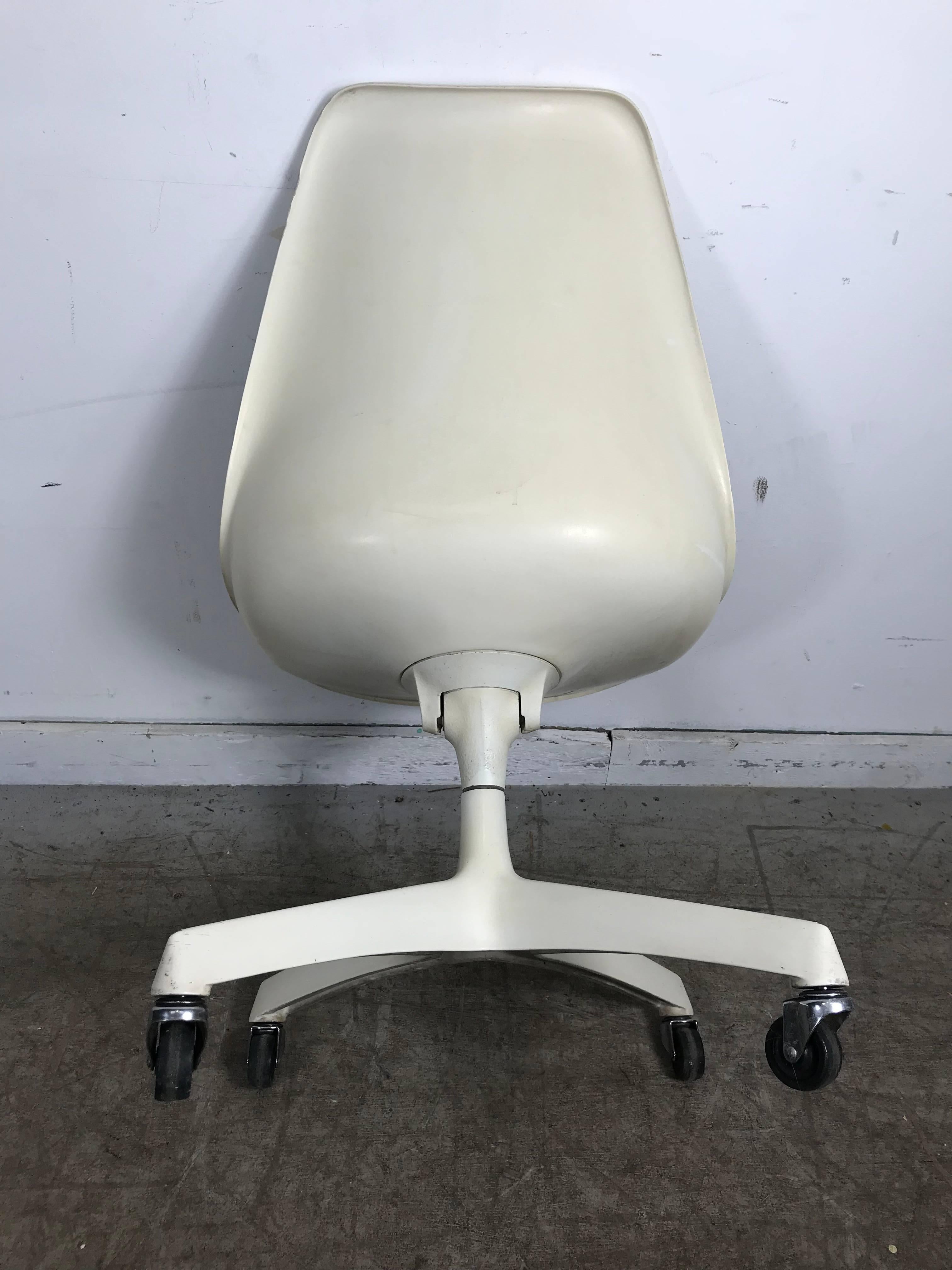 saarinen swivel chair