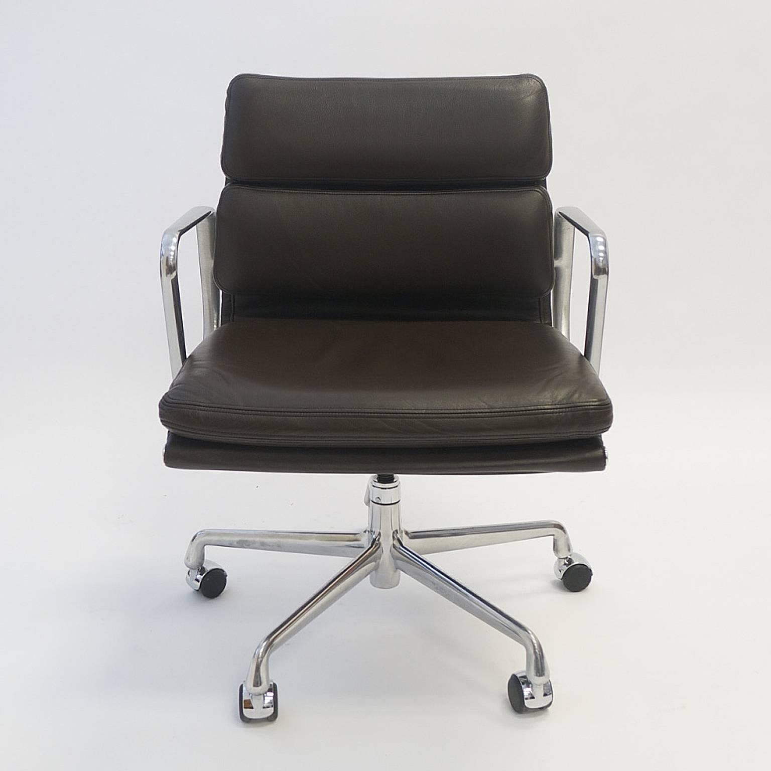 20th Century Charles and Ray Eames Soft Pad Chair in Leather by Herman Miller