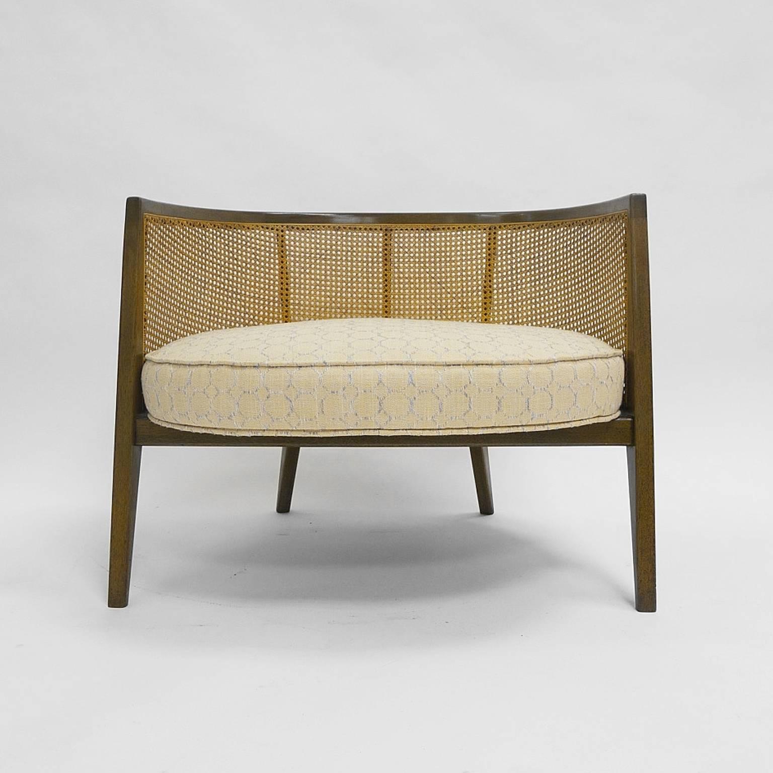 Américain Paire rare de chaises longues Harvey Probber Cane Barrel Back Lounge Chairs Excellent Condition