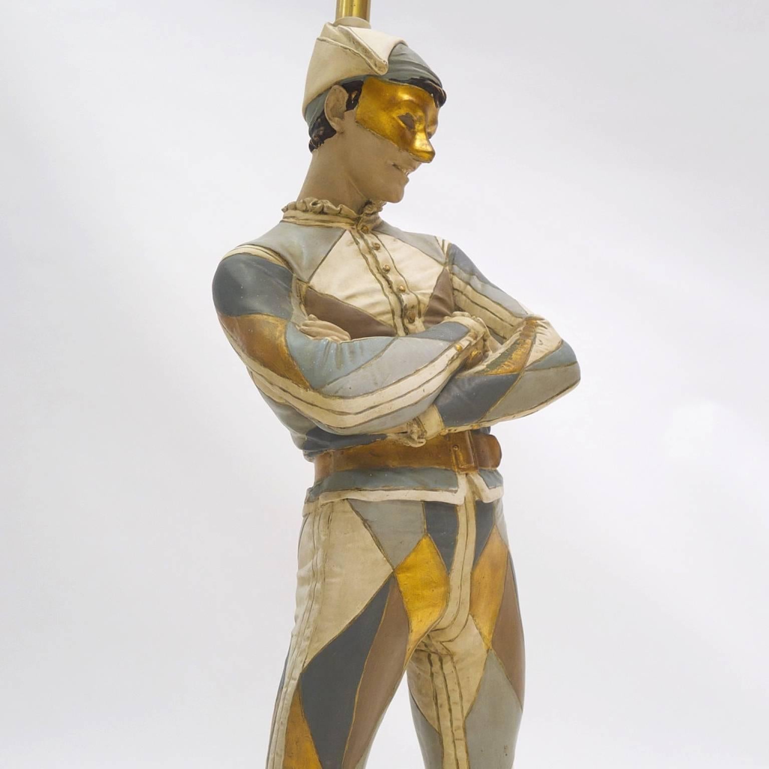 Américain Rare lampe monumentale en plâtre Arlequin ou Bouffon St. Marceaux par Marbro