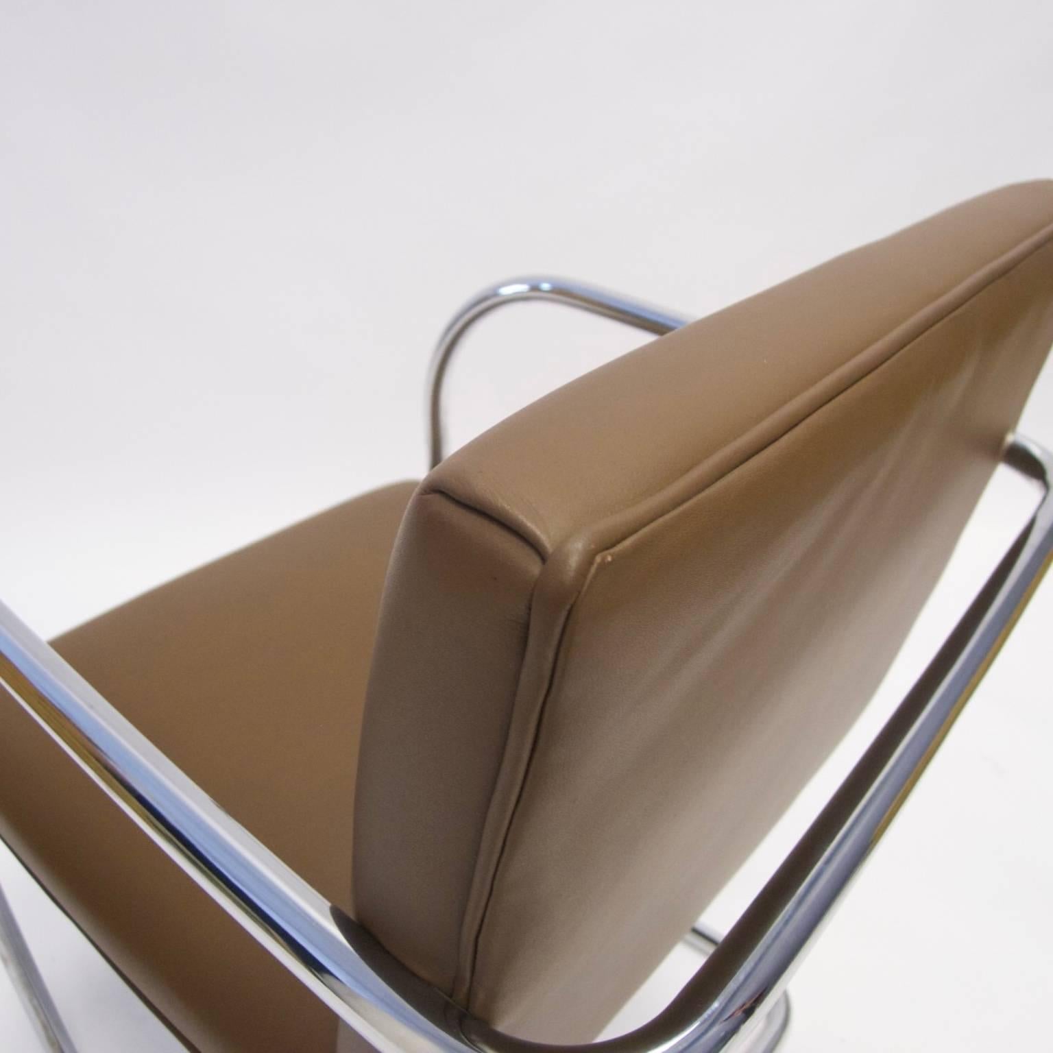 Bauhaus Mies van der Rohe Brno Tubular Lounge Chair in Leather