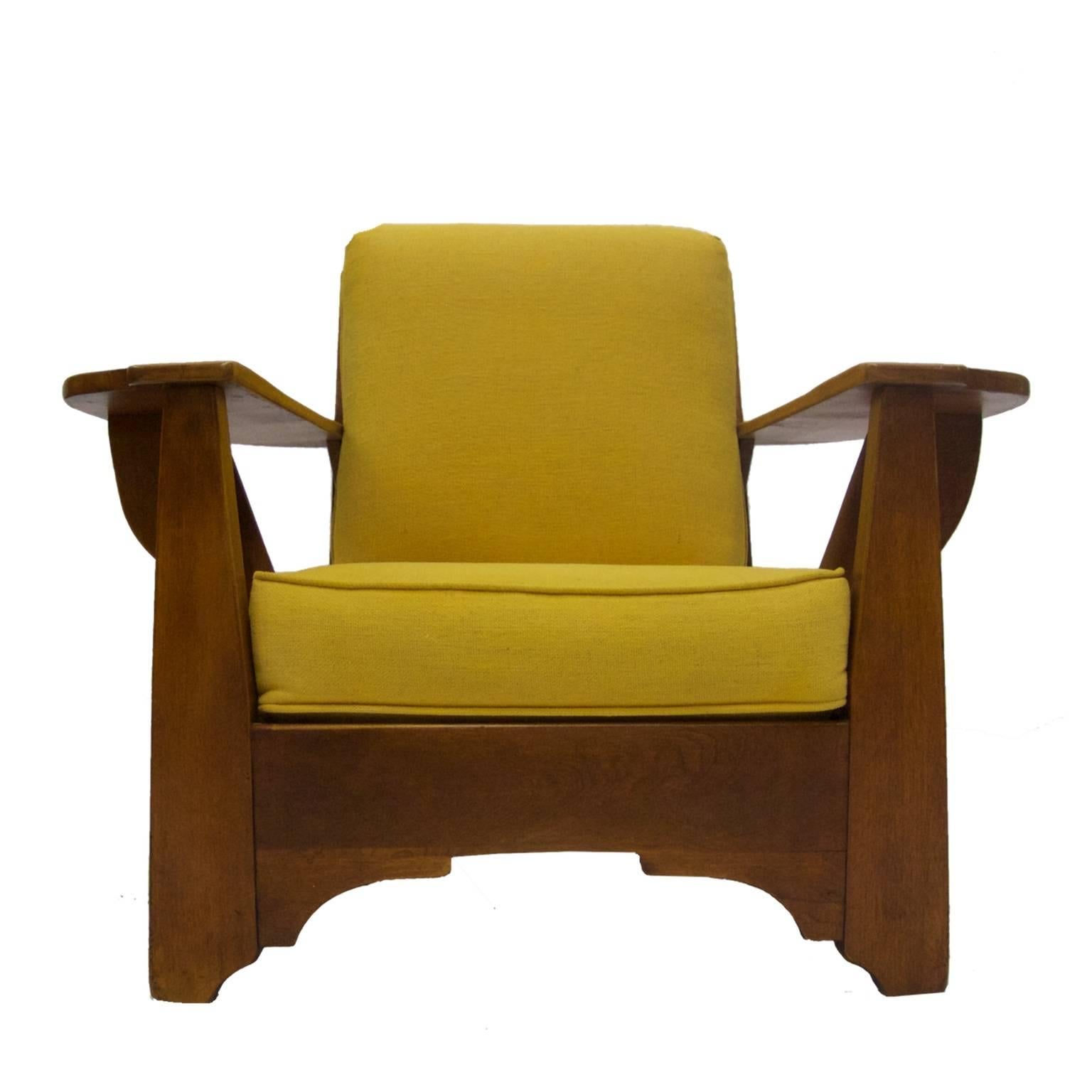 Beautiful solid hard rock maple lounge chair designed by Herman de Vries for Cushman. Very heavy and comfortable Adirondack style Cushman lounge chair.