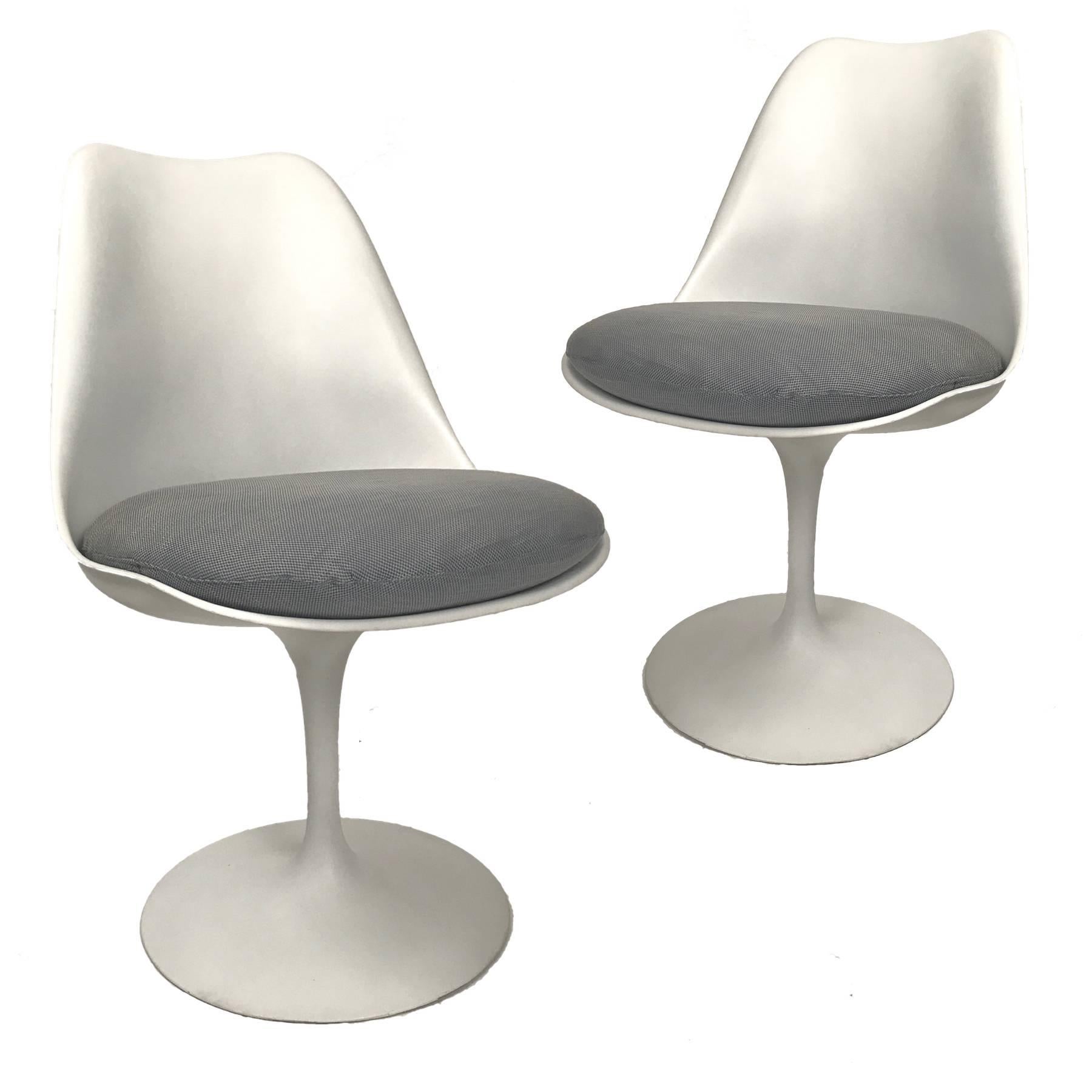 Mid-Century Modern Set of Four Eero Saarinen for Knoll Tulip Armchairs and Side Chairs