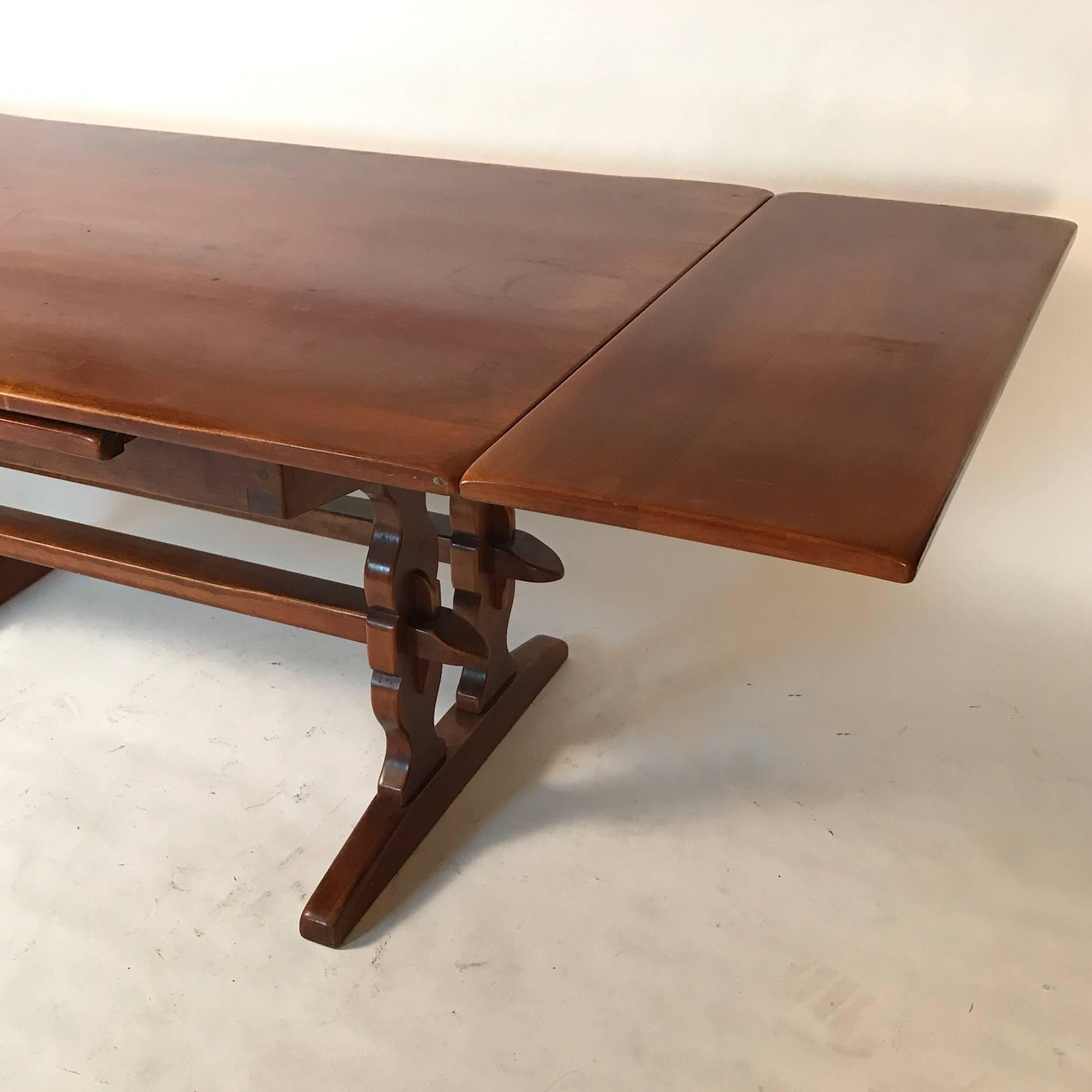 Solid Americana Vermont Hard Rock Maple Extension Dining Table by Herman DeVries In Good Condition In Hudson, NY