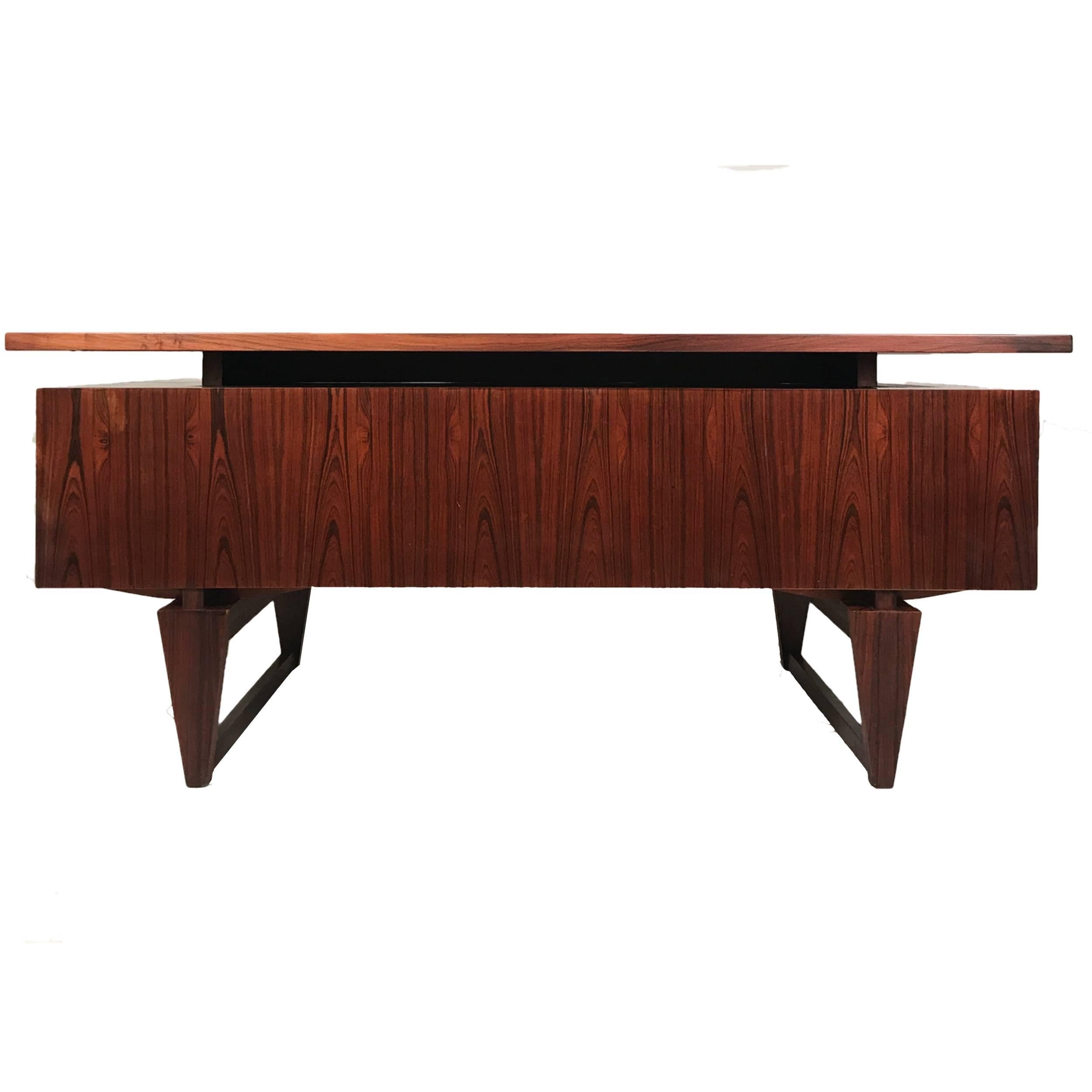 Danish Modern Sculptural Architectural Rosewood Executive Desk by Illum Wikkelsø In Good Condition In Hudson, NY