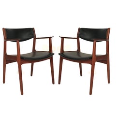 Ein Paar moderne dänische Sessel aus Teakholz:: die Arne Vodder für George Tanier zugeschrieben werden