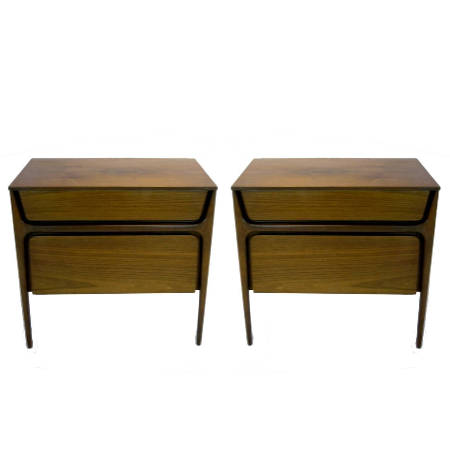 Pair of Stilted Leg Sculptural Nightstands by John Cameron Distinctive Furniture In Good Condition In Hudson, NY