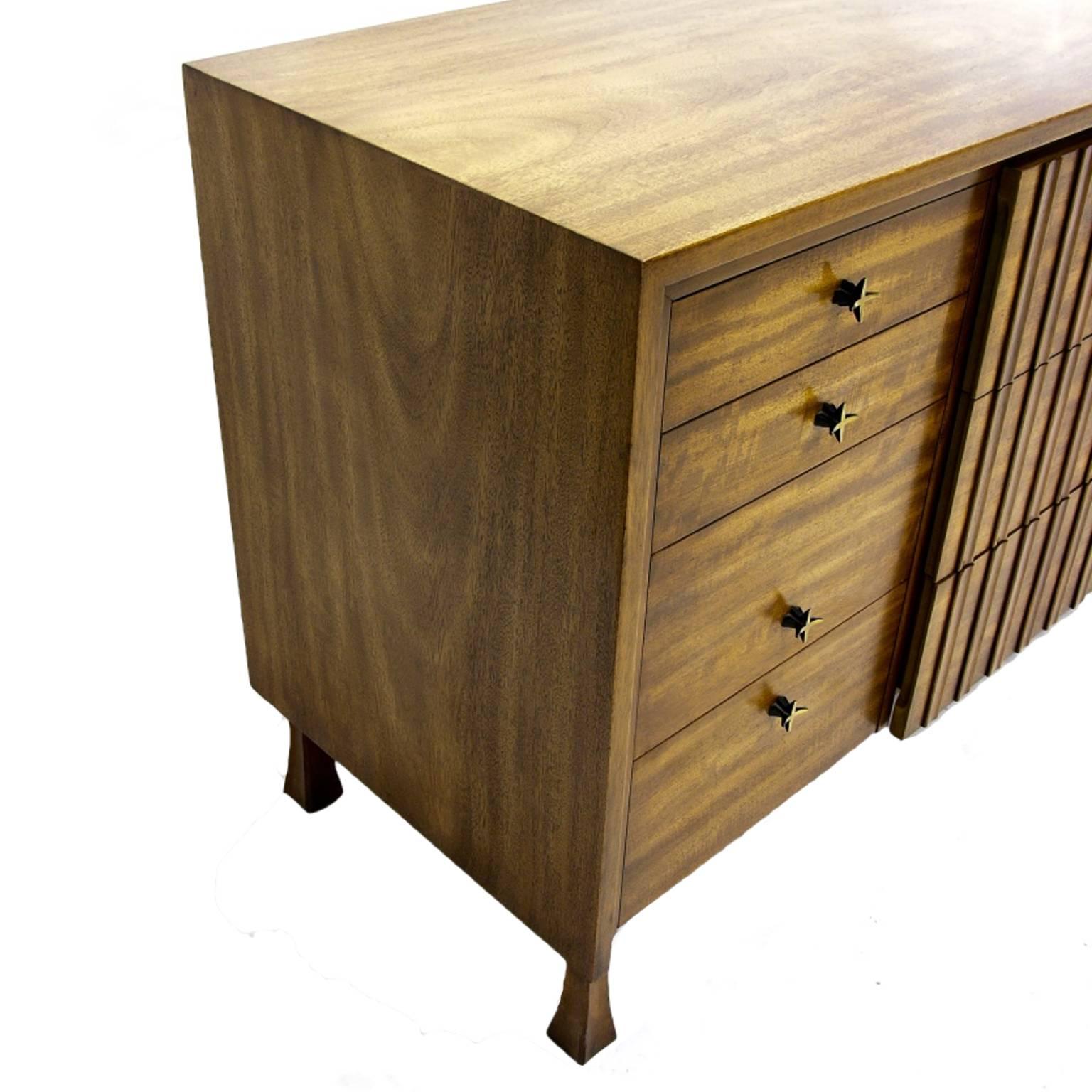 Mid-20th Century Rare John Widdicomb Ten-Drawer Dresser with Sculptural Legs and Brass Star Pull