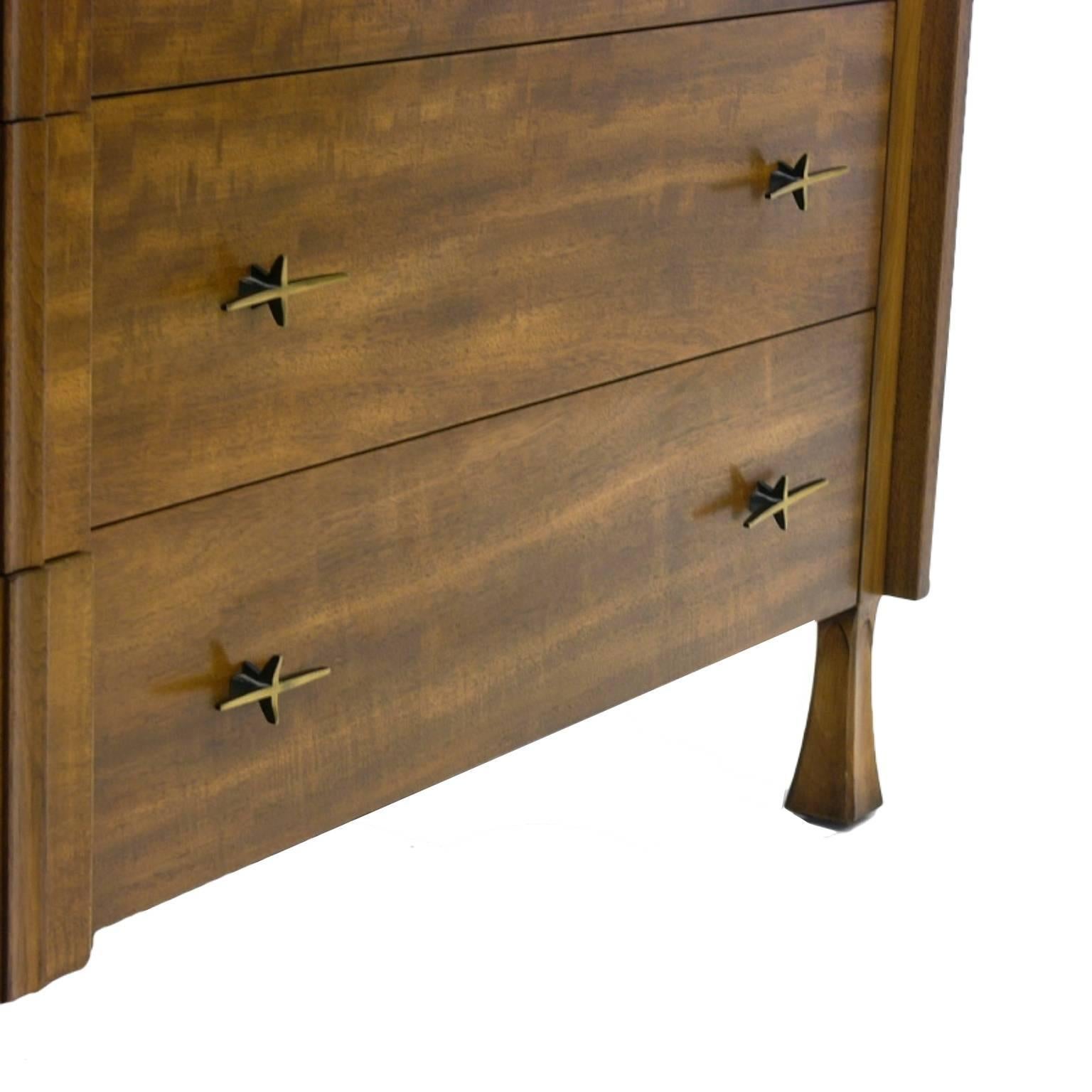 Rare John Widdicomb Ten-Drawer Dresser with Sculptural Legs and Brass Star Pull In Excellent Condition In Hudson, NY