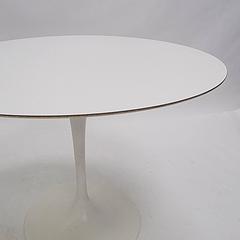 Eero Saarinen Knoll International White Pedestal Tulip Top Round Dining Table