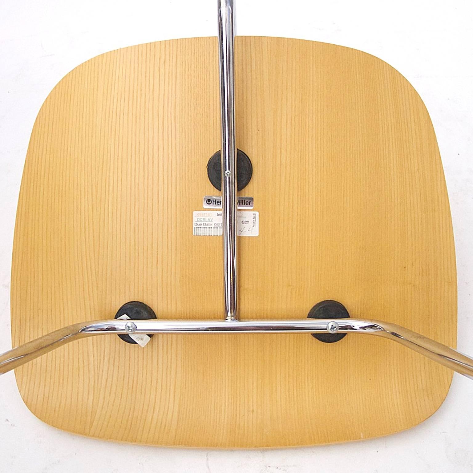 Many Charles Eames DCM Bent Plywood & Steel Chairs for Herman Miller White Ash (Moderne der Mitte des Jahrhunderts)
