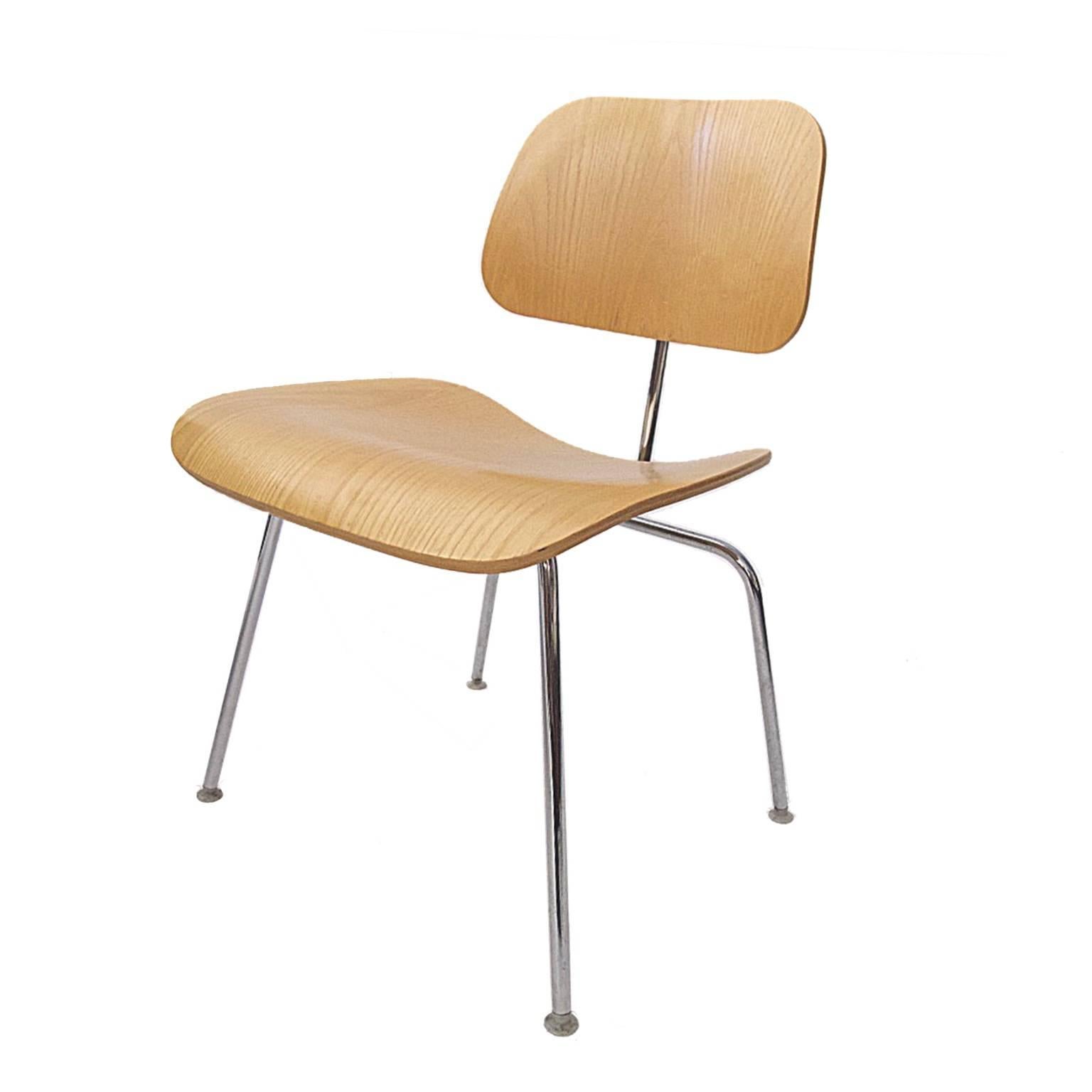 Many Charles Eames DCM Bent Plywood & Steel Chairs for Herman Miller White Ash (amerikanisch)