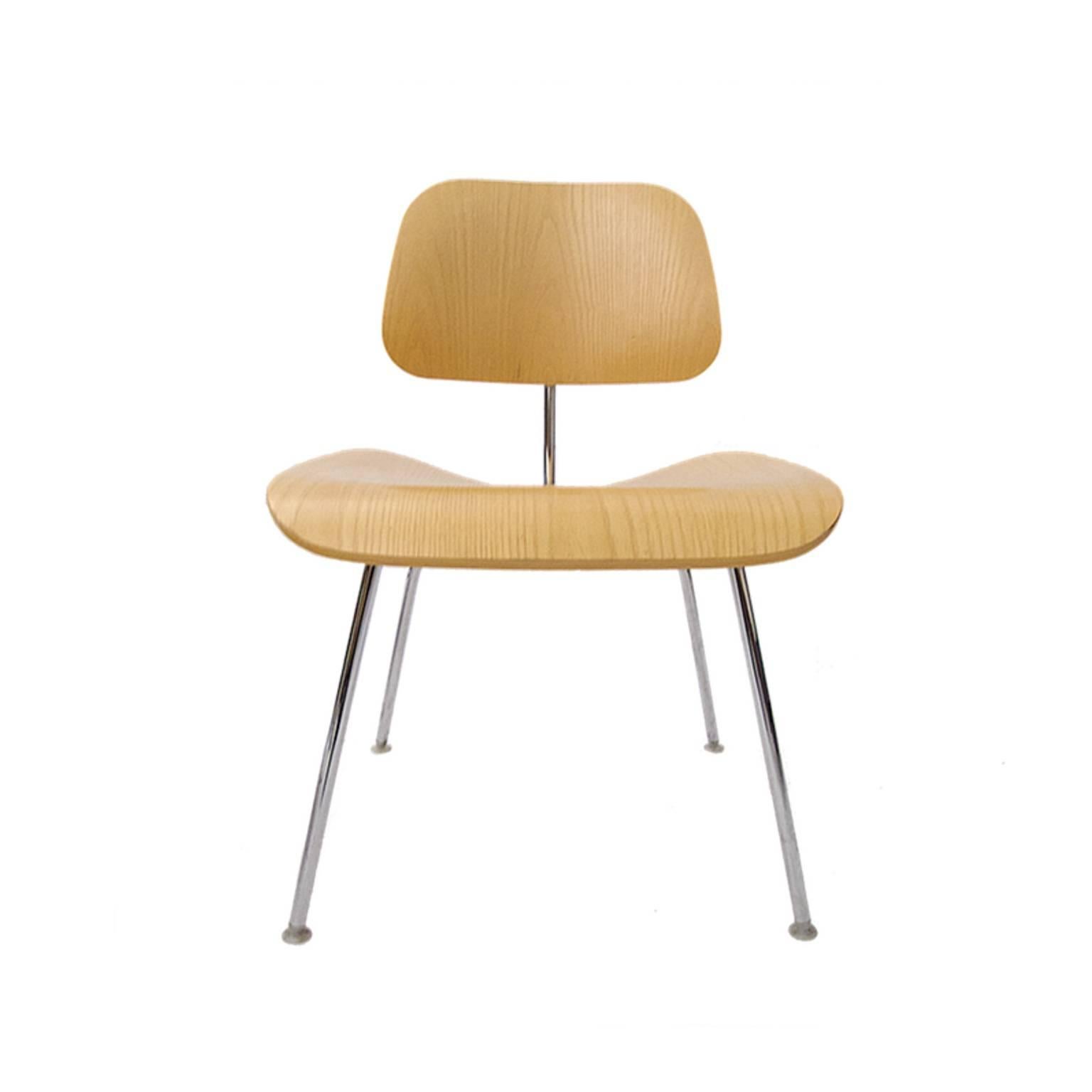 eames bent plywood chair