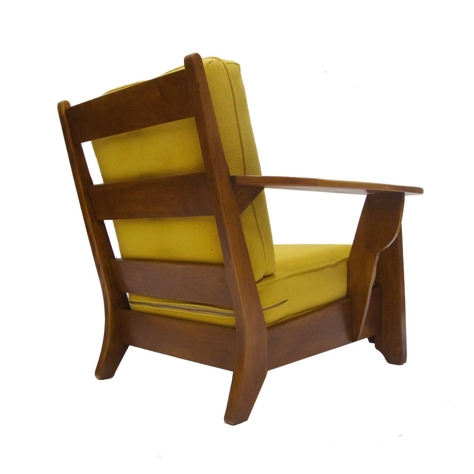 chair with wide arms
