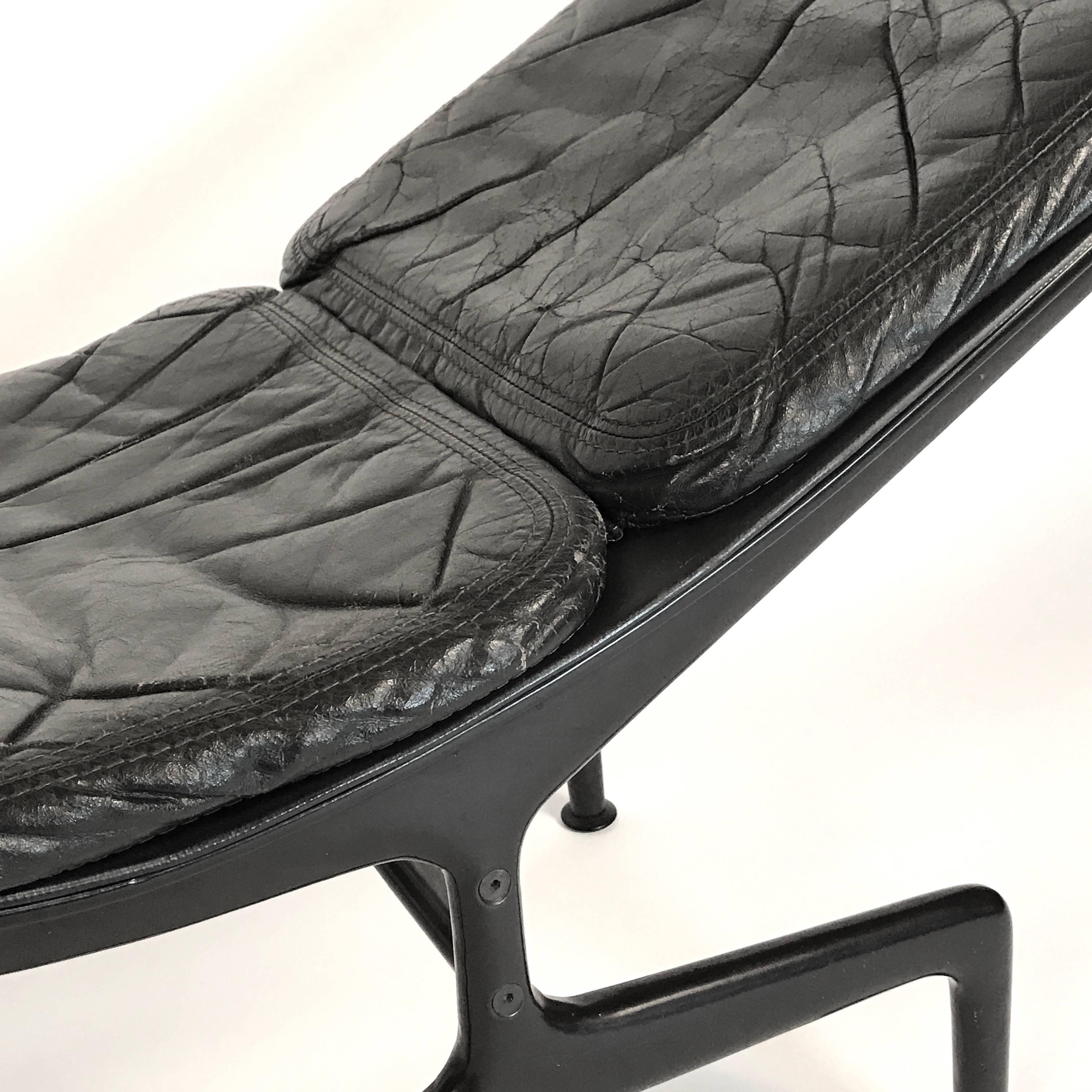 Charles Eames for Herman Miller ''Billy Wilder'' Leather Chaise Lounge In Distressed Condition In Hudson, NY