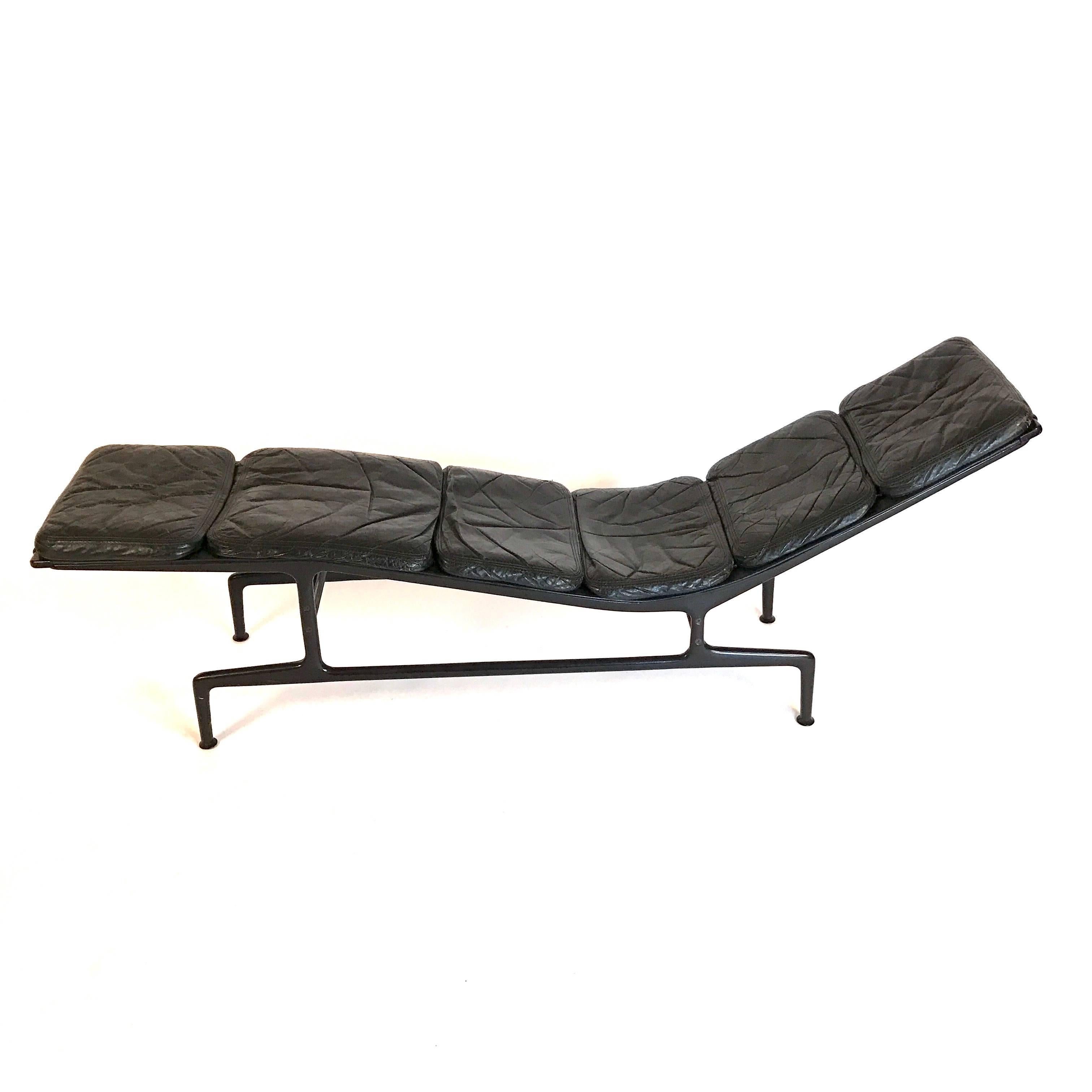 Mid-20th Century Charles Eames for Herman Miller ''Billy Wilder'' Leather Chaise Lounge