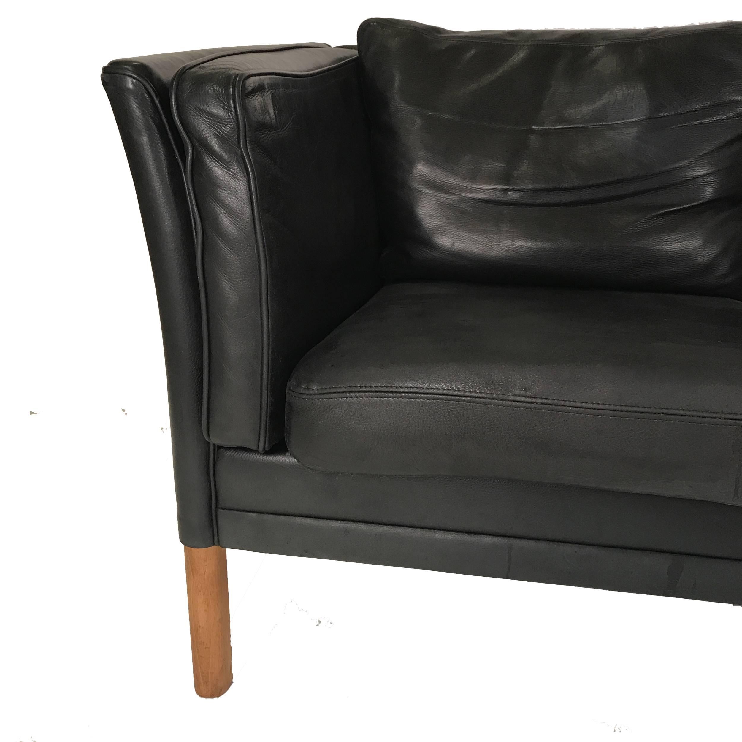 High quality black leather sofa in the manner of the Classic Børge Mogensen sofa. Beautiful patina of high quality leather.