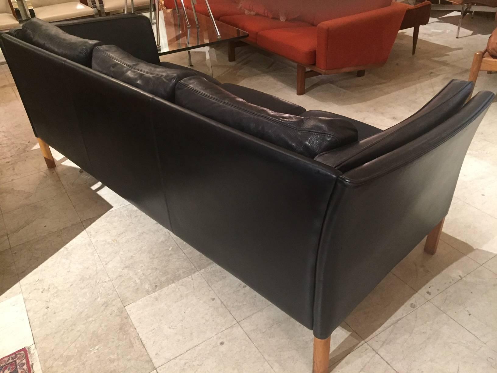 Classic 1950s Danish Modern Black Leather Sofa in the Manner of Børge Mogensen In Good Condition In Hudson, NY