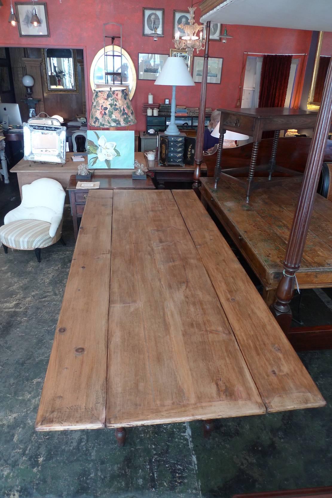 Pine New England, Early 19th Century Long Harvest Table with two drop-leaf sides.