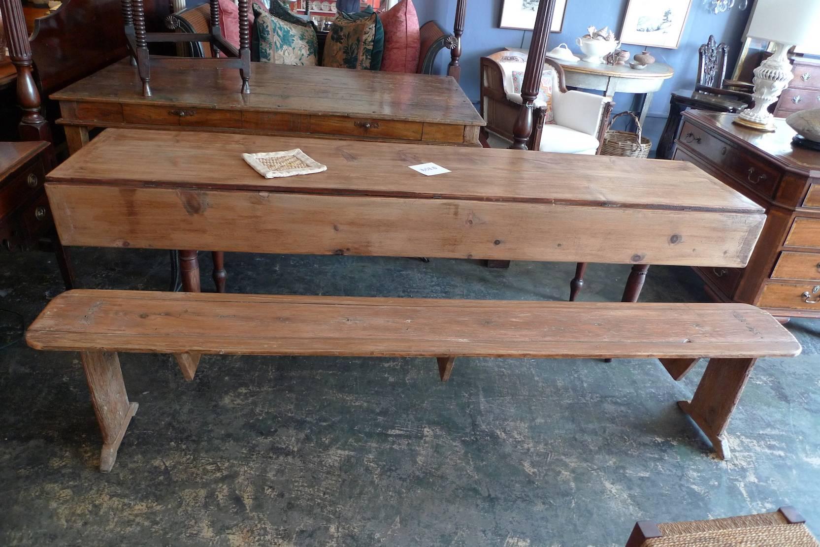 New England, Early 19th Century Long Harvest Table with two drop-leaf sides. 4