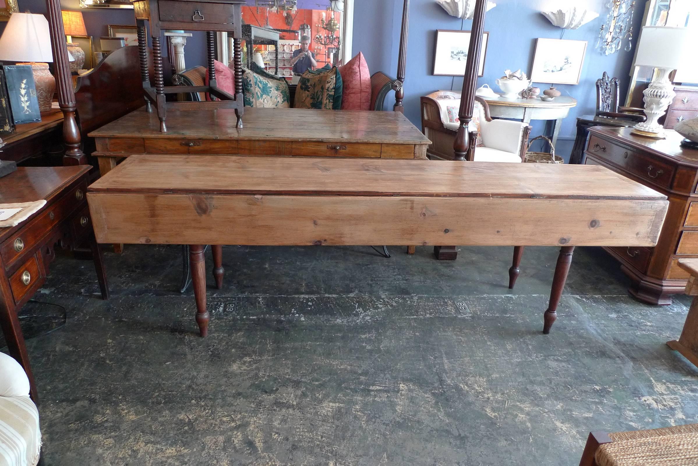 New England, Early 19th Century Long Harvest Table with two drop-leaf sides. 3