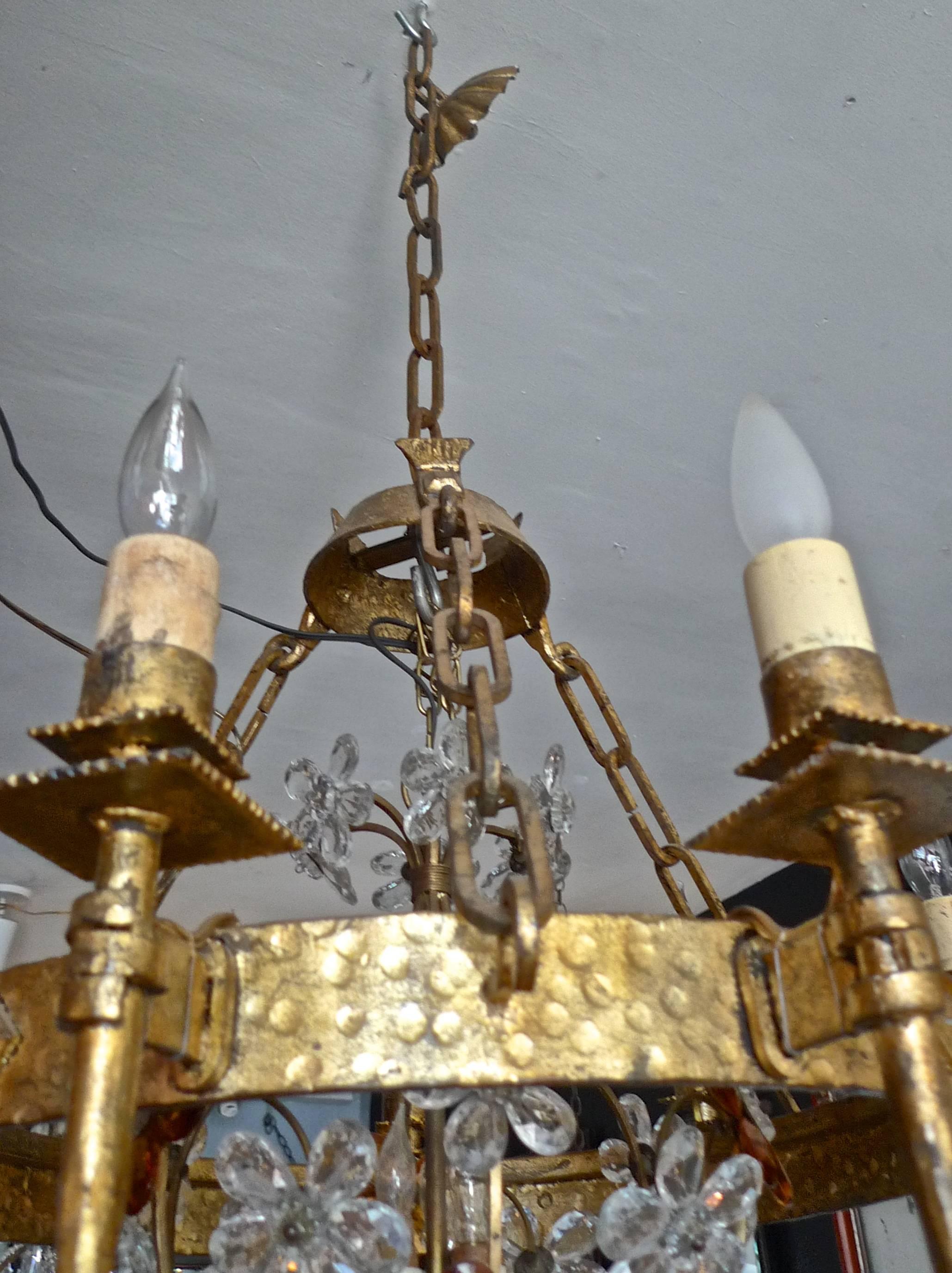 Spanish 1930s Round Gilt Iron and Glass Chandelier with 12 Lights 1