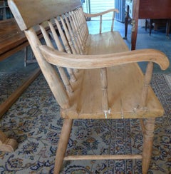 English 19th Century Small Pine Bench with Back and Side Arms and Six Legs