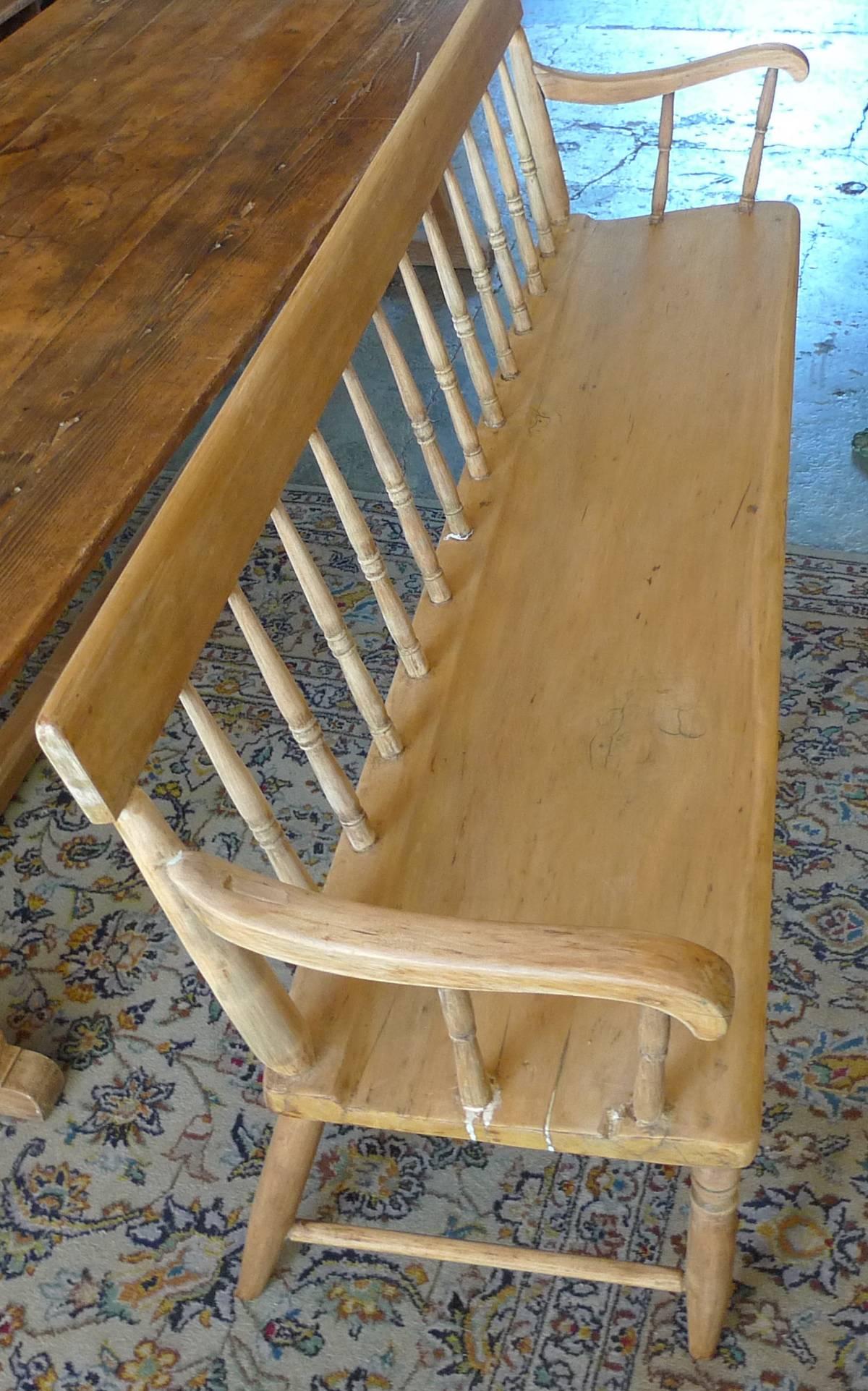 English 19th Century Small Pine Bench with Back and Side Arms and Six Legs 1