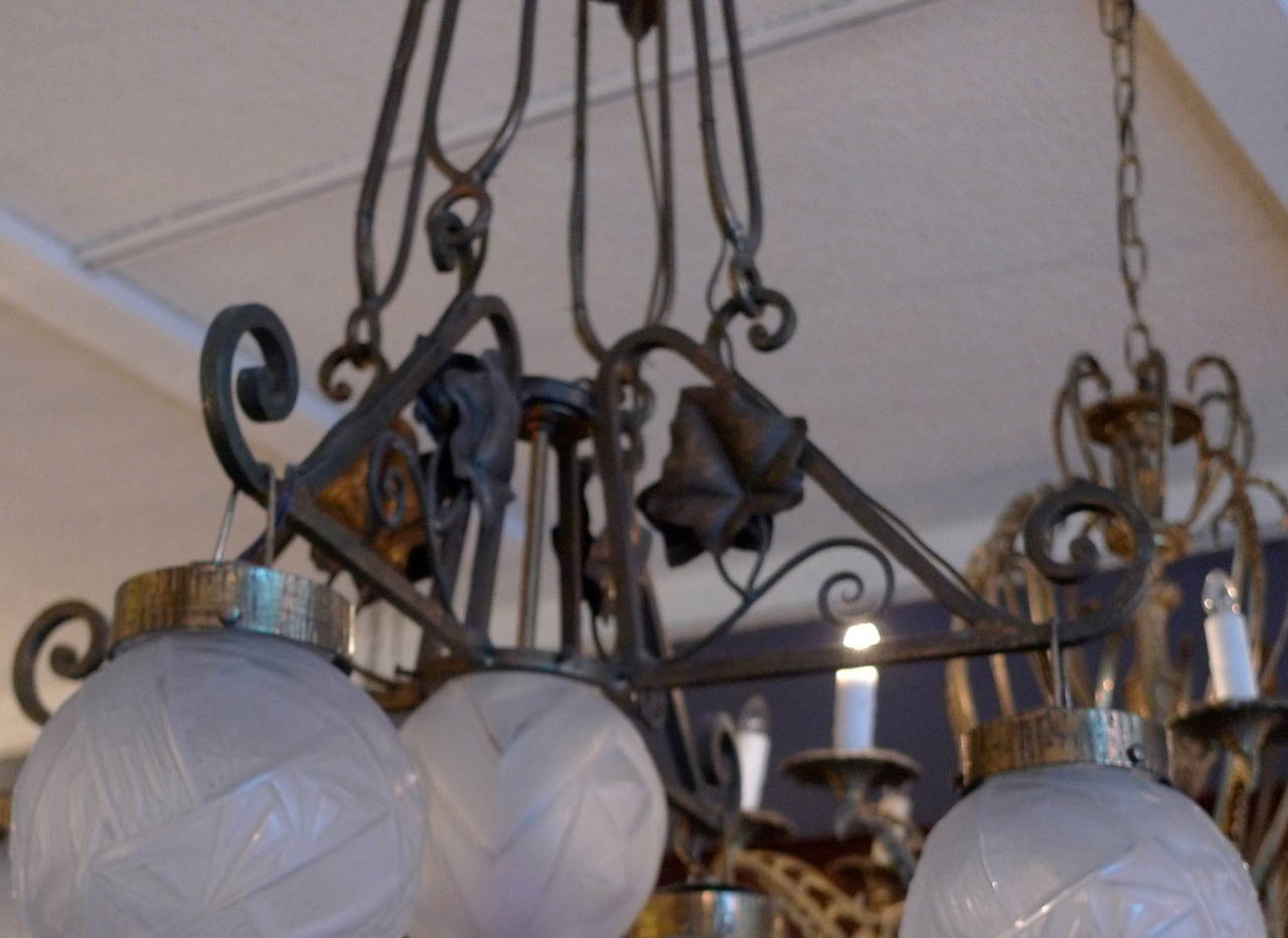 20th Century French 1920s Bronze Chandelier with Five Lights Covered by Etched Glass Globes