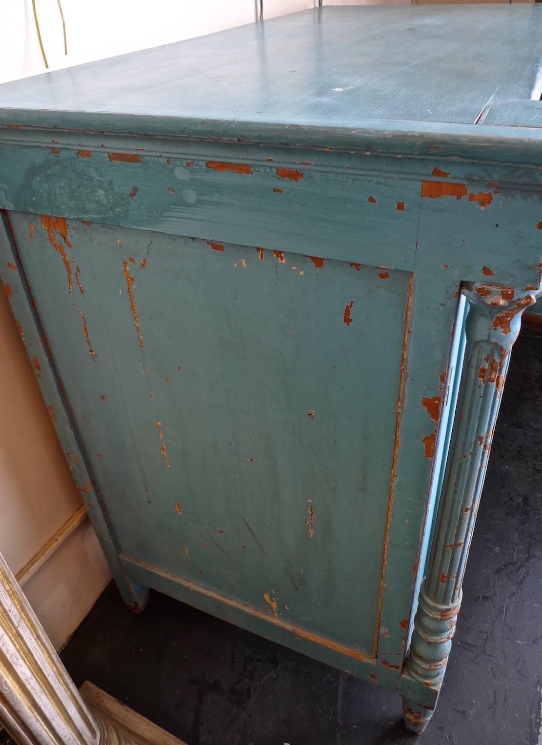 French 19th Century Painted Buffet with Two Doors with Wire and One Shelf im Zustand „Starke Gebrauchsspuren“ in Santa Monica, CA