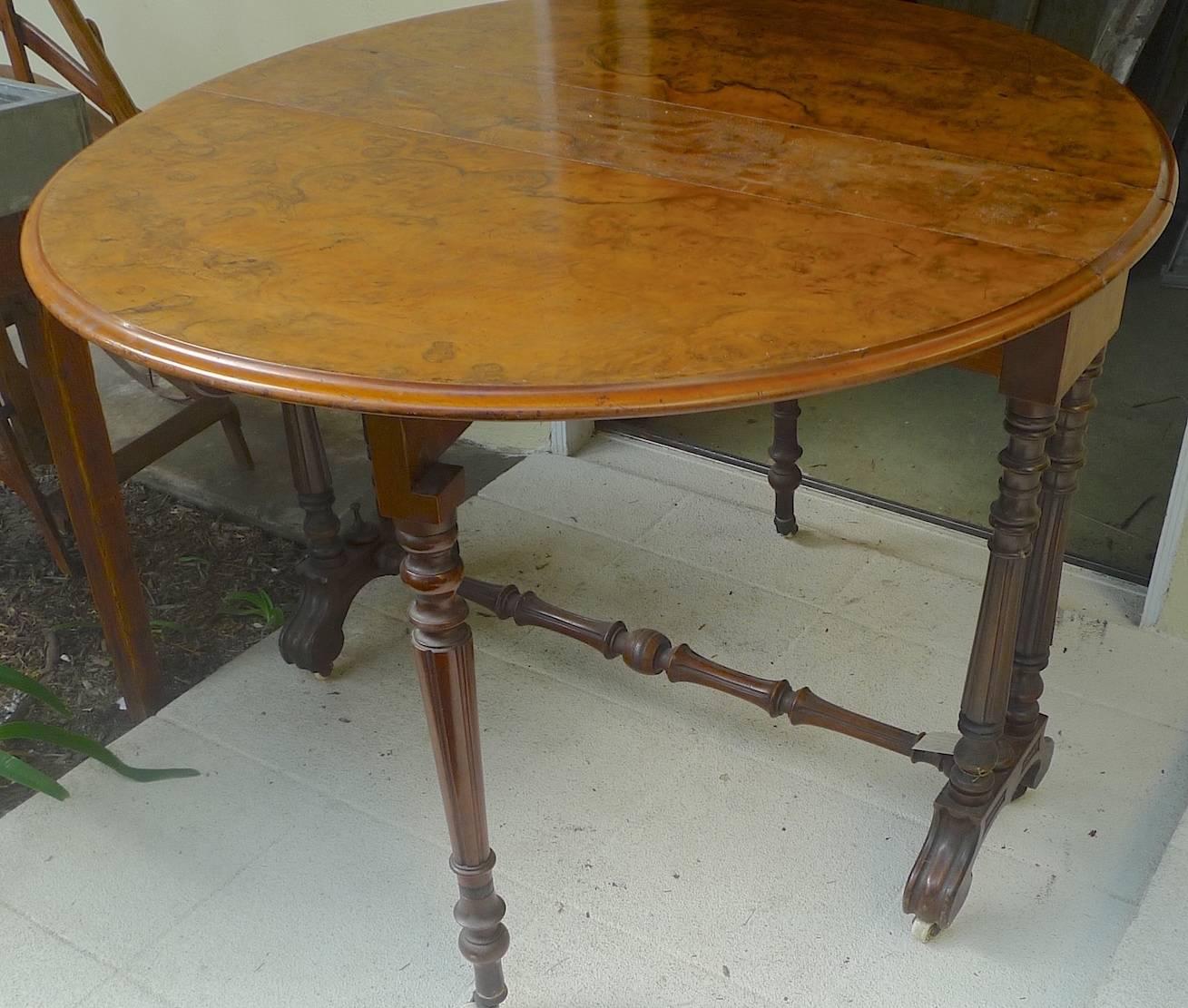 English 19th Century Burl Walnut Top, Drop-Leaf Table with Carved Legs on Wheels In Distressed Condition In Santa Monica, CA