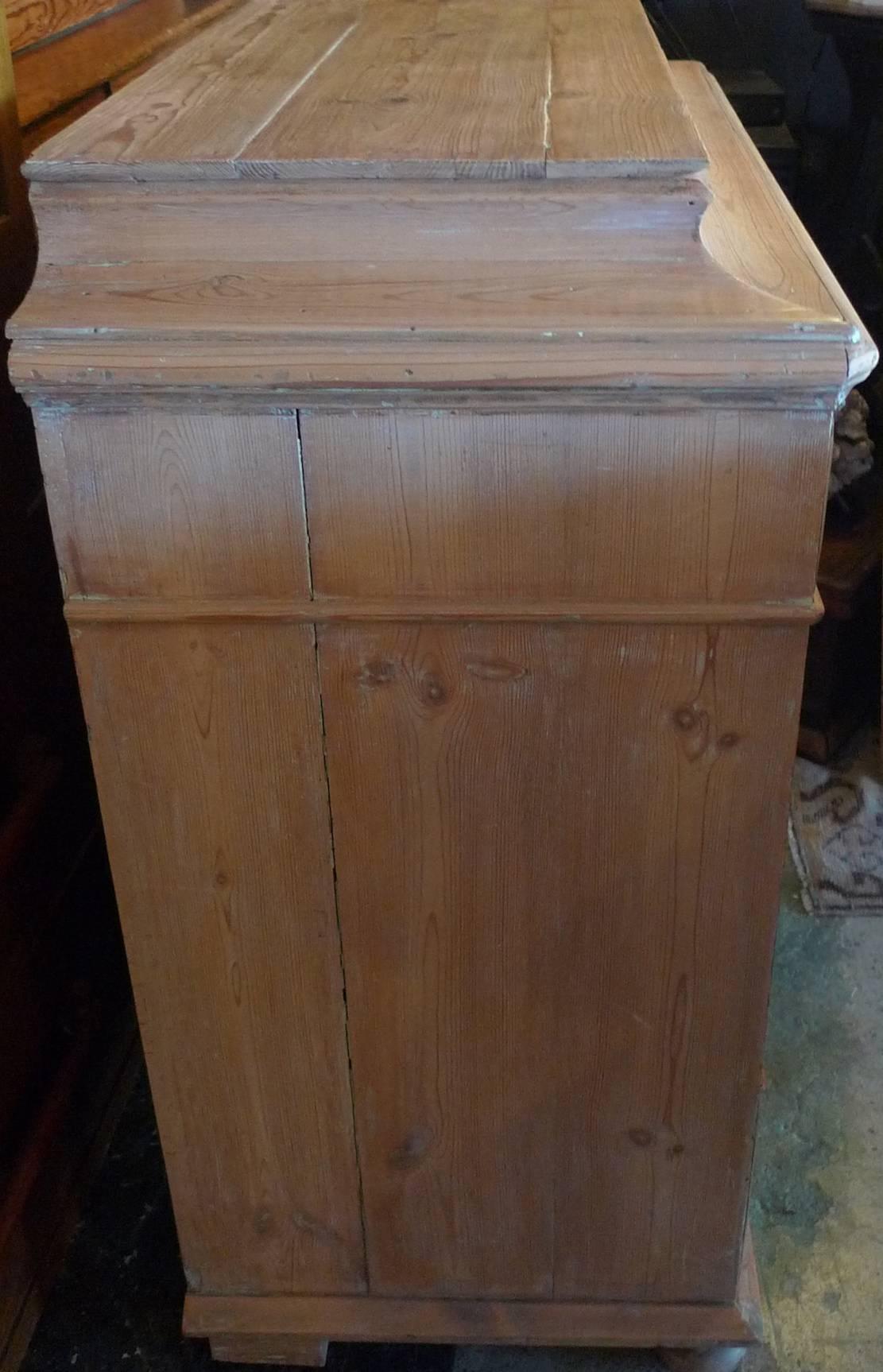 English 1950s Pine Chest of Drawers with Four Drawers and a Flip-Top Compartment 6