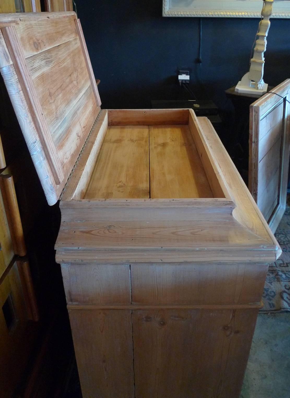 English 1950s Pine Chest of Drawers with Four Drawers and a Flip-Top Compartment 1