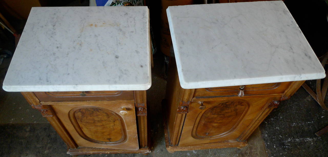 Two English 19th century nightstands with marble top, a single door, a single shelf and a single drawer each.