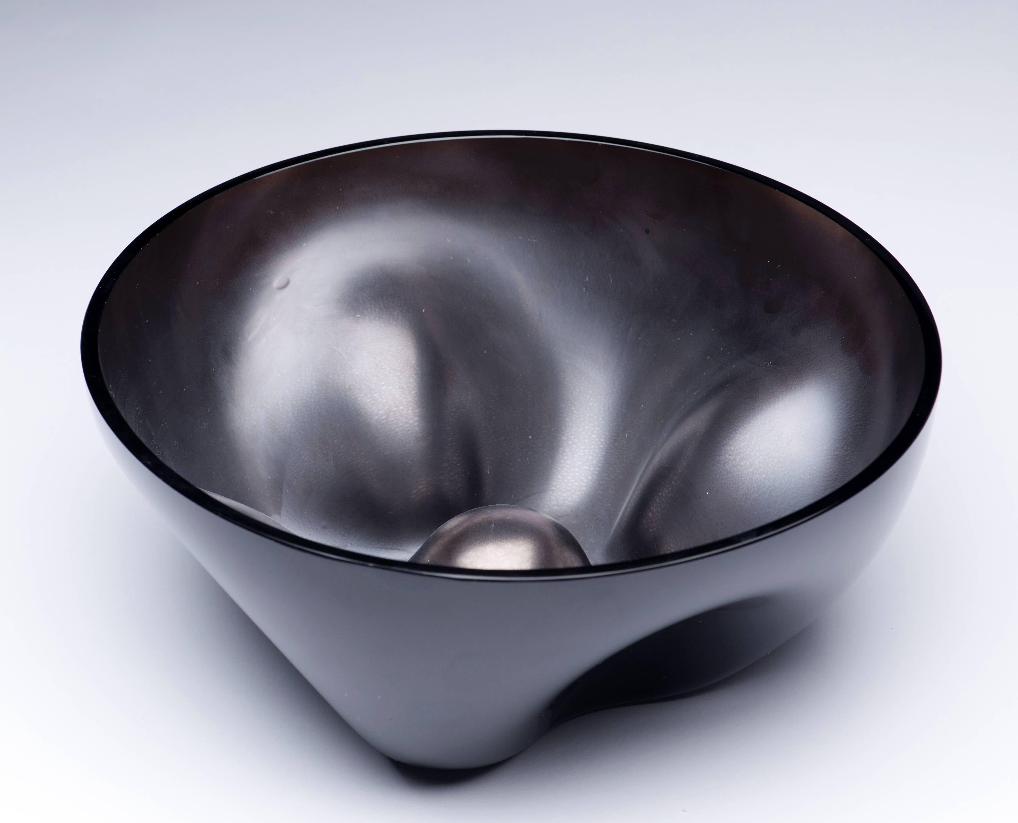 Alfredo Barbini Black Glass Italian Murano Bowl In Excellent Condition In Washington, DC