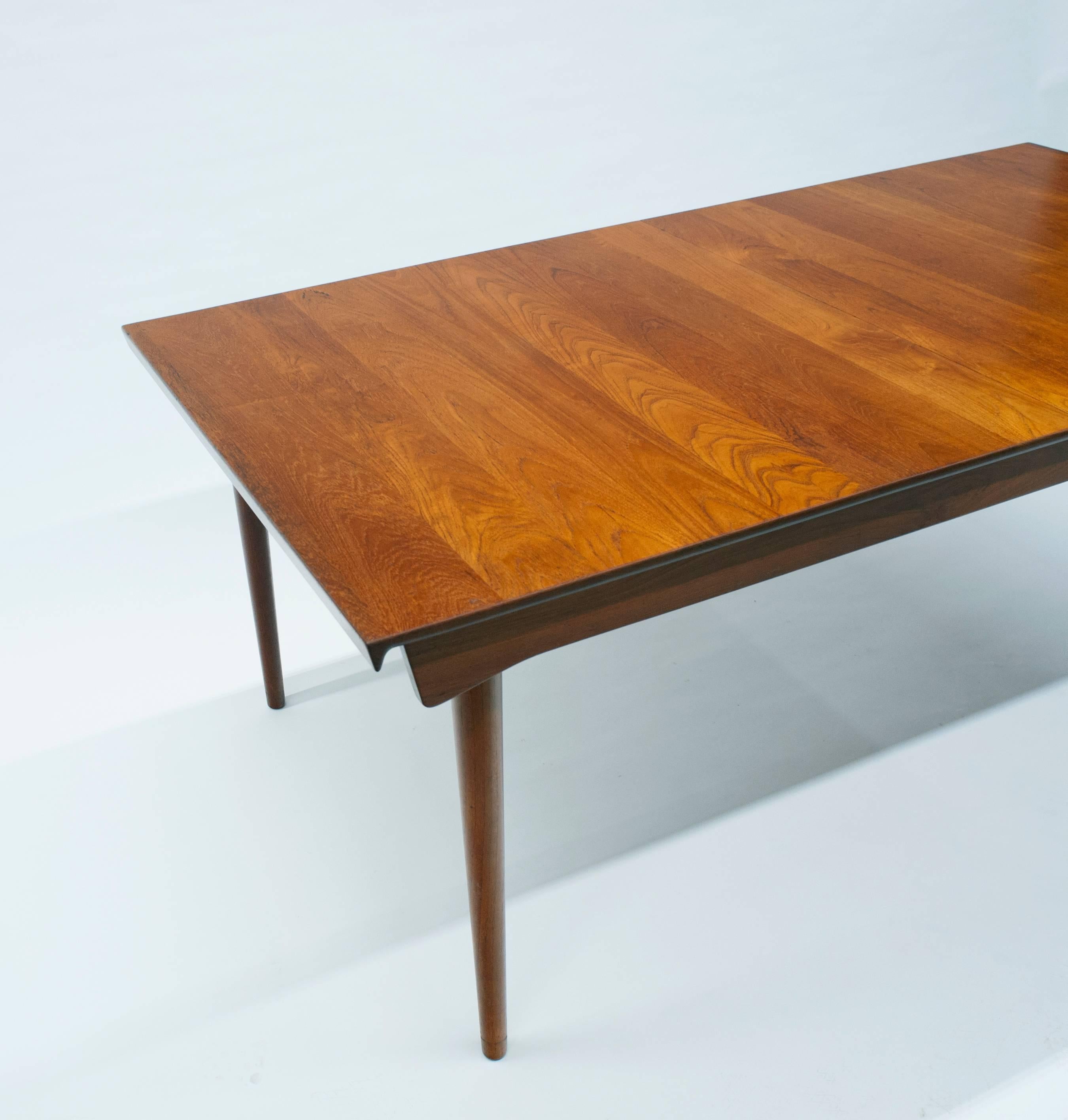 Finn Juhl Danish Modern Expandable Dining Table In Excellent Condition In Washington, DC